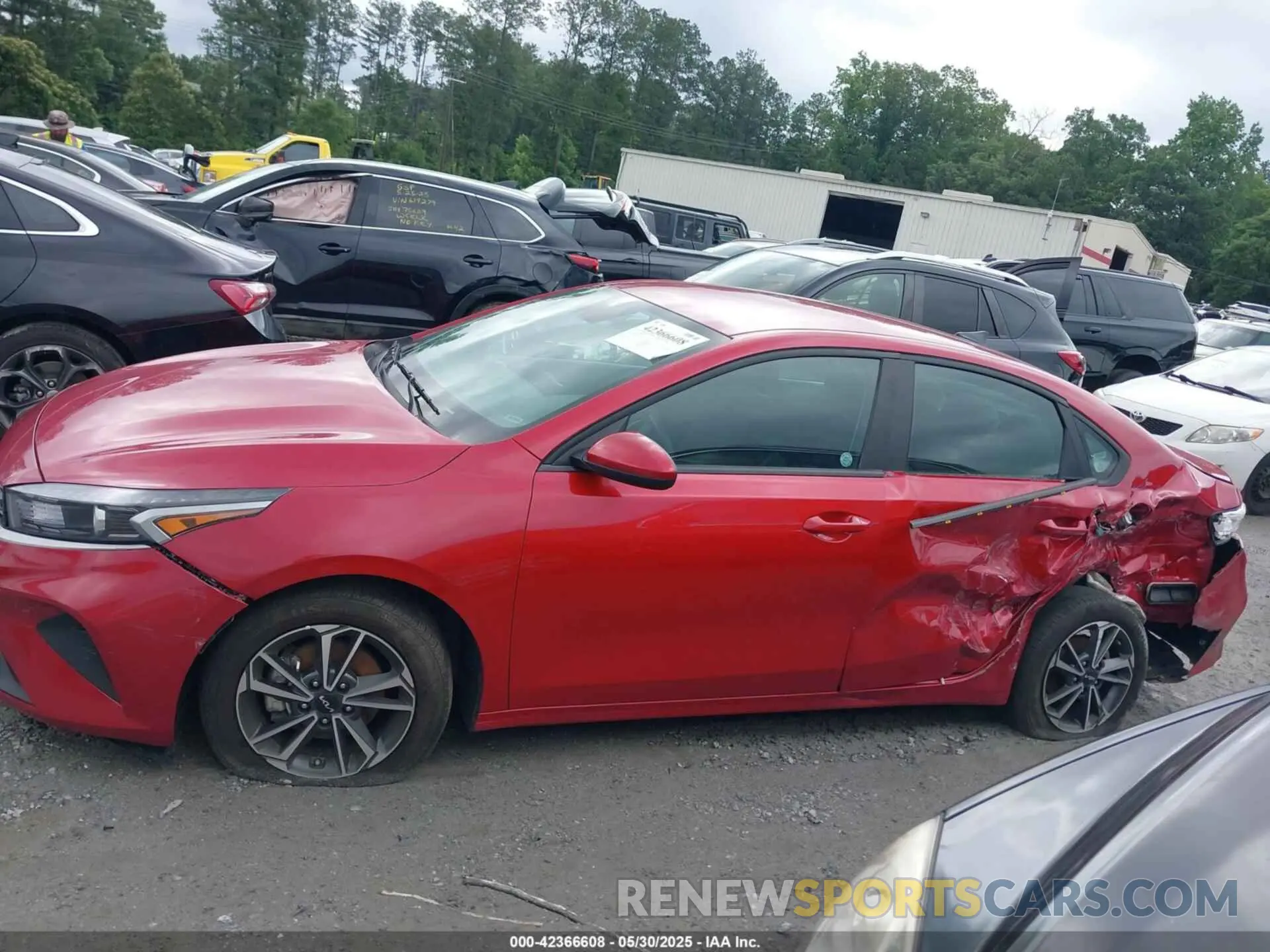 14 Photograph of a damaged car 3KPF24AD8PE582105 KIA FORTE 2023