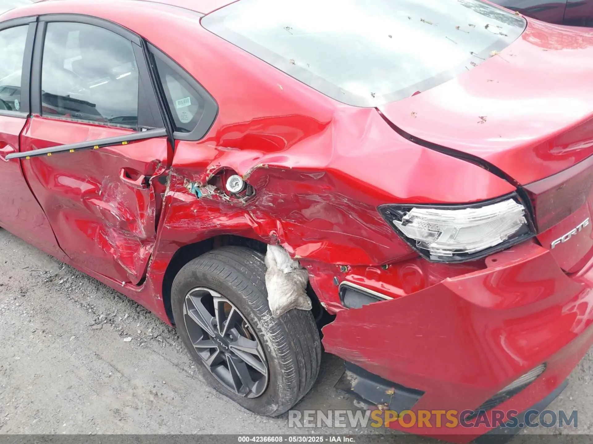 6 Photograph of a damaged car 3KPF24AD8PE582105 KIA FORTE 2023