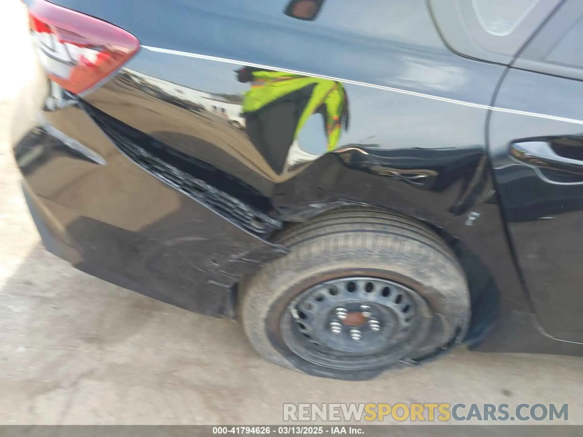 17 Photograph of a damaged car 3KPF24AD9PE551672 KIA FORTE 2023