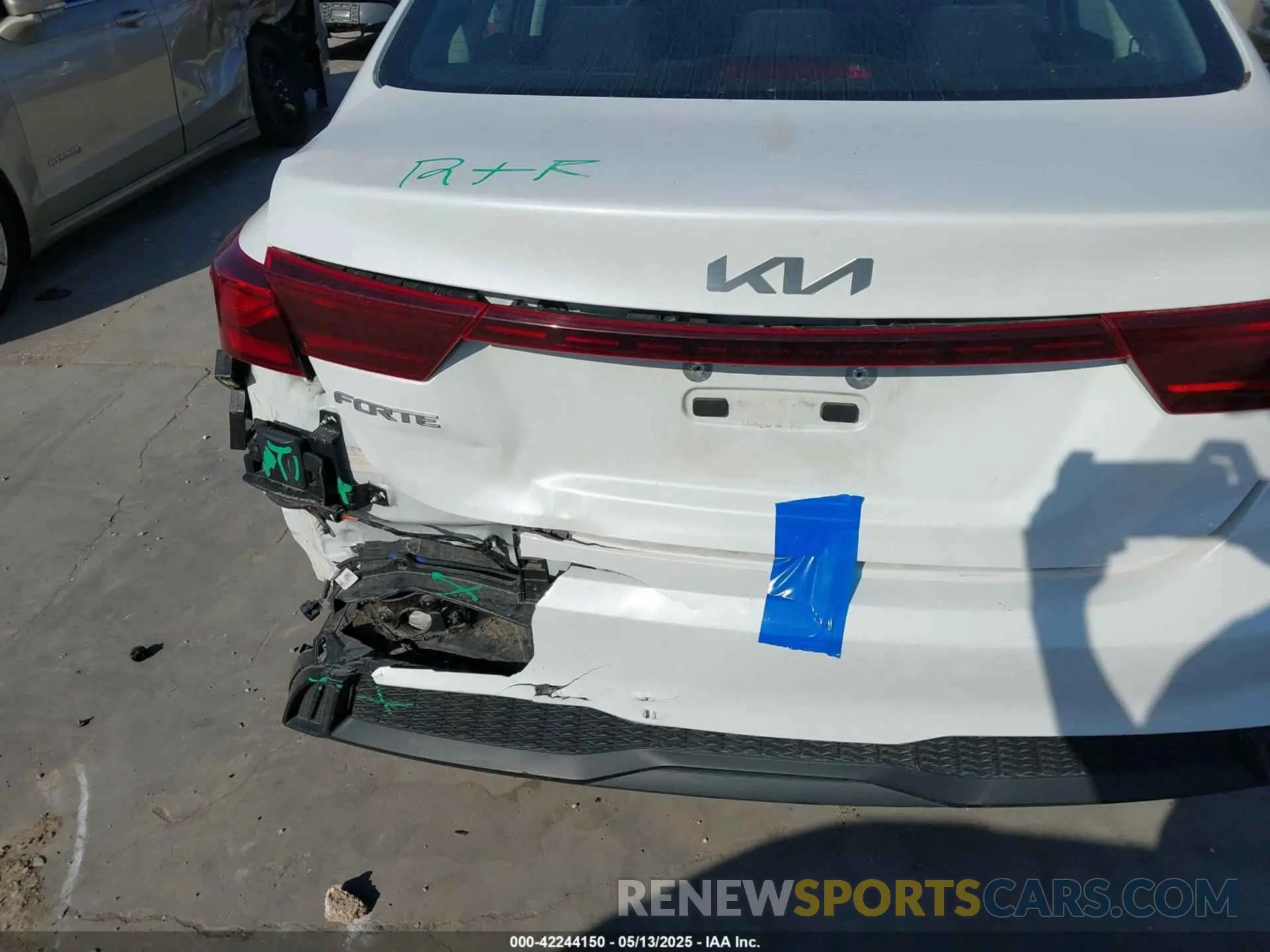 18 Photograph of a damaged car 3KPF24AD9PE559996 KIA FORTE 2023