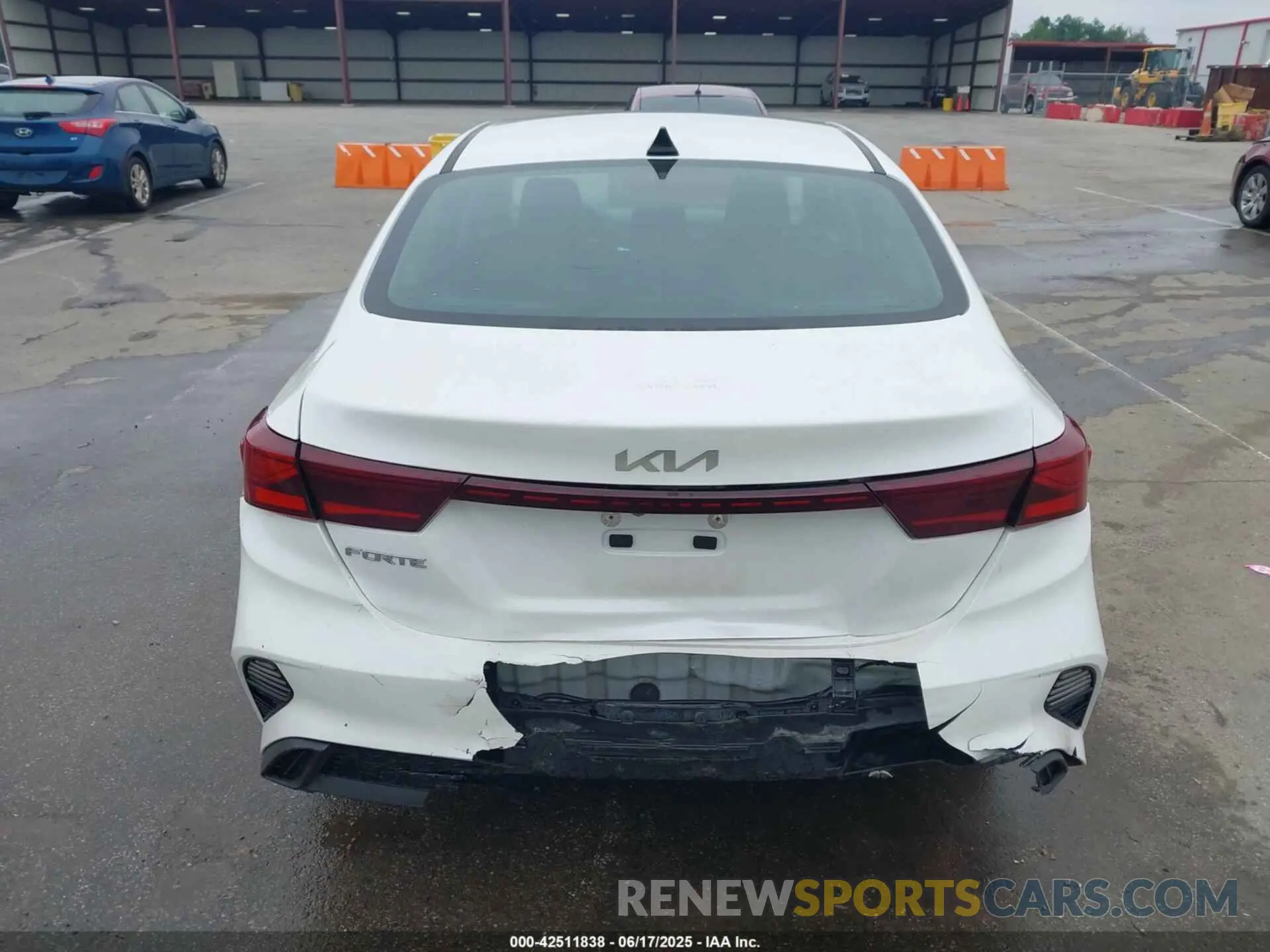 17 Photograph of a damaged car 3KPF24AD9PE597082 KIA FORTE 2023