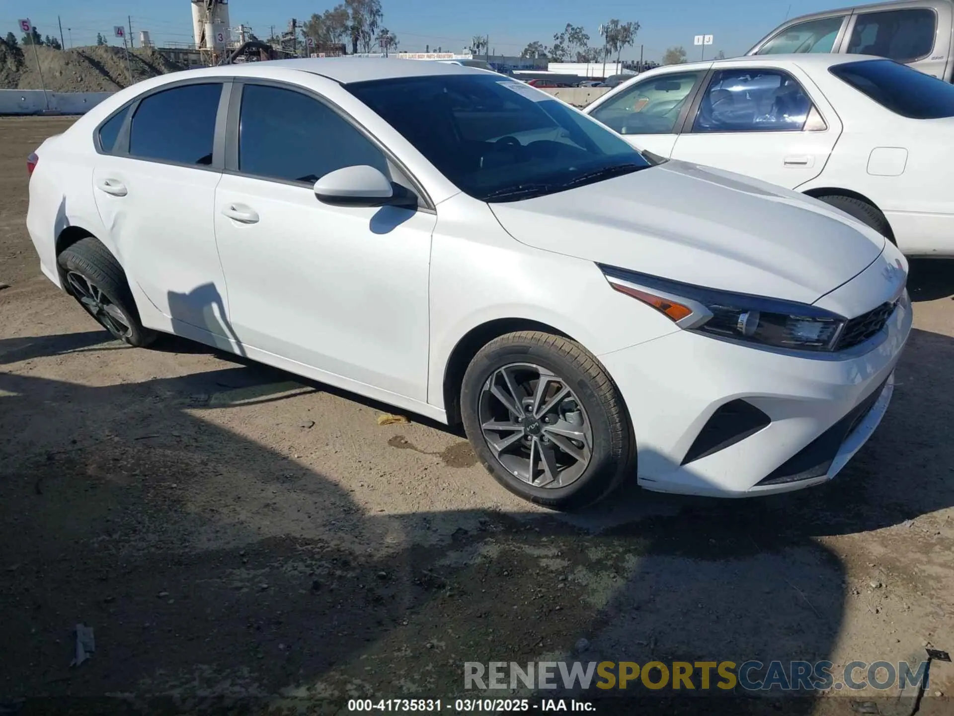 1 Photograph of a damaged car 3KPF24AD9PE605634 KIA FORTE 2023