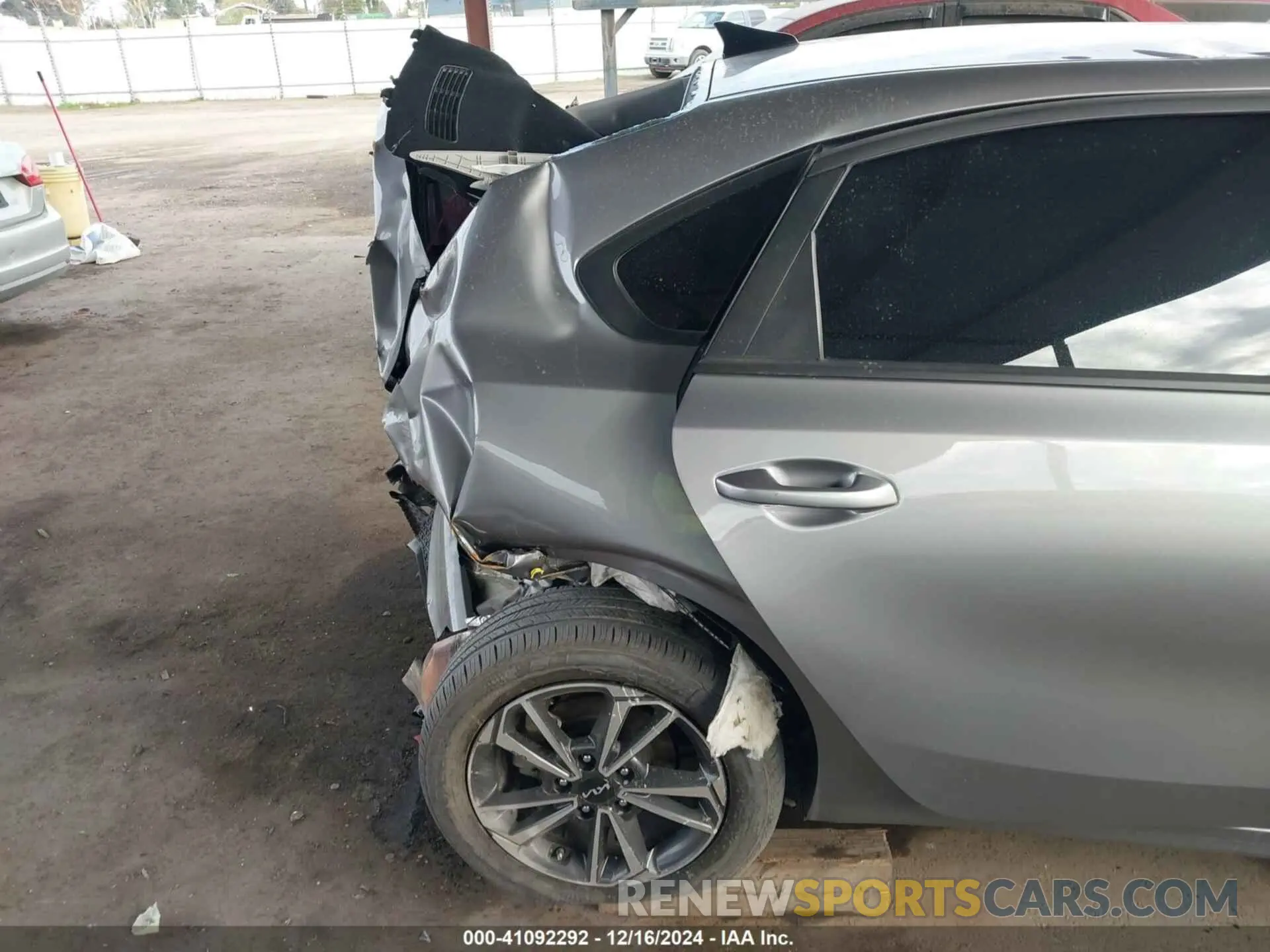 6 Photograph of a damaged car 3KPF24AD9PE640593 KIA FORTE 2023