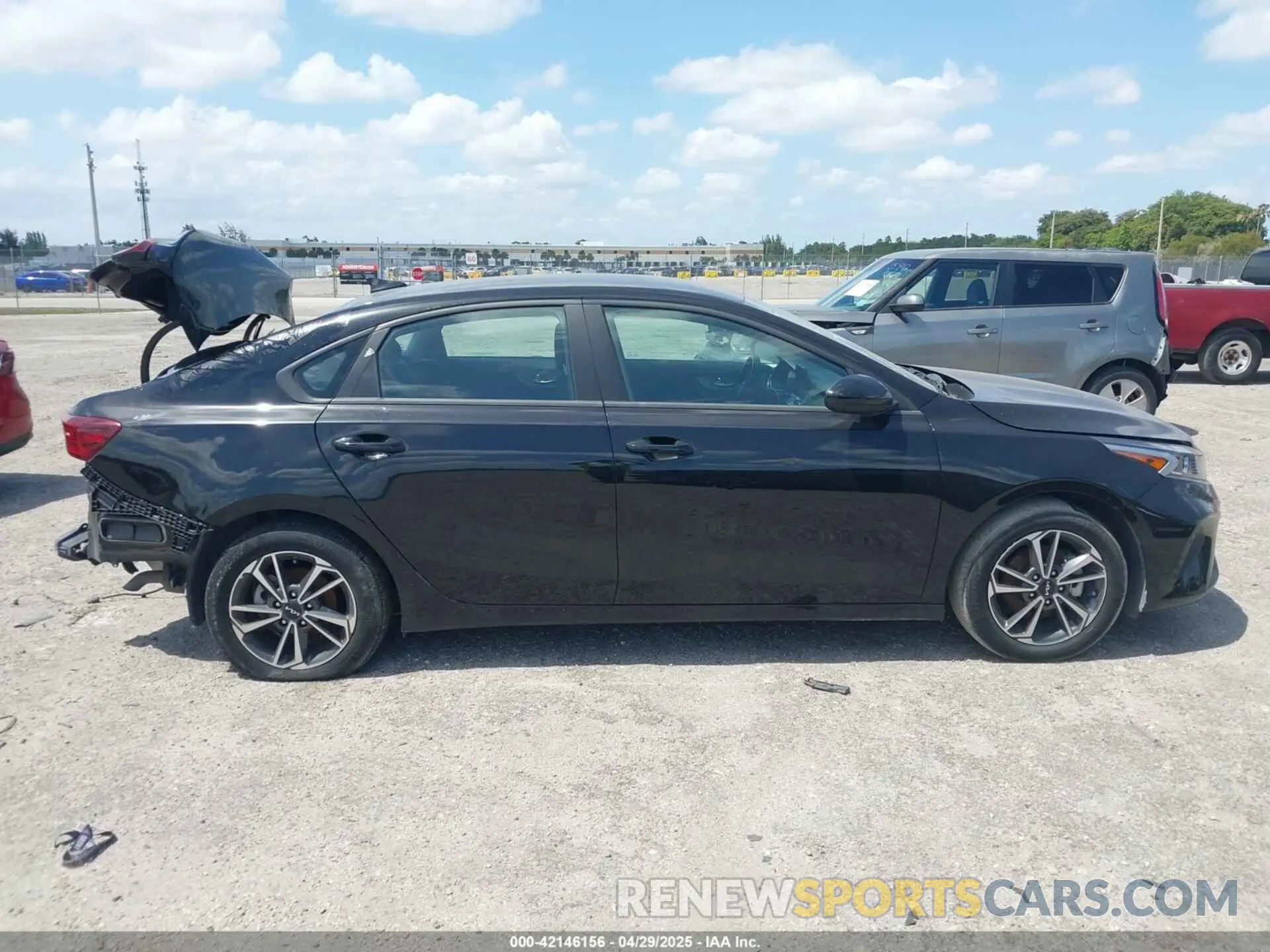 13 Photograph of a damaged car 3KPF24AD9PE643087 KIA FORTE 2023