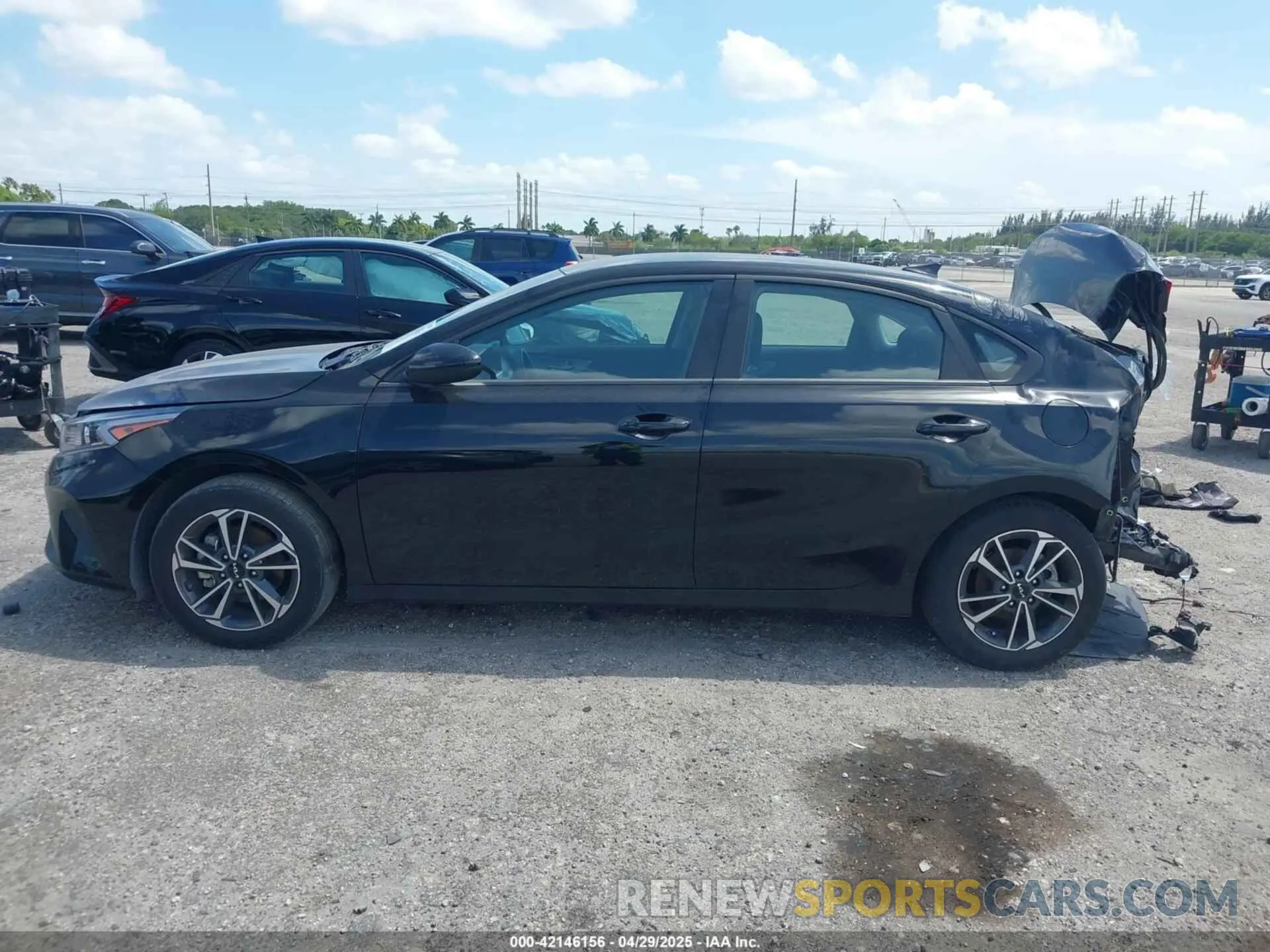14 Photograph of a damaged car 3KPF24AD9PE643087 KIA FORTE 2023
