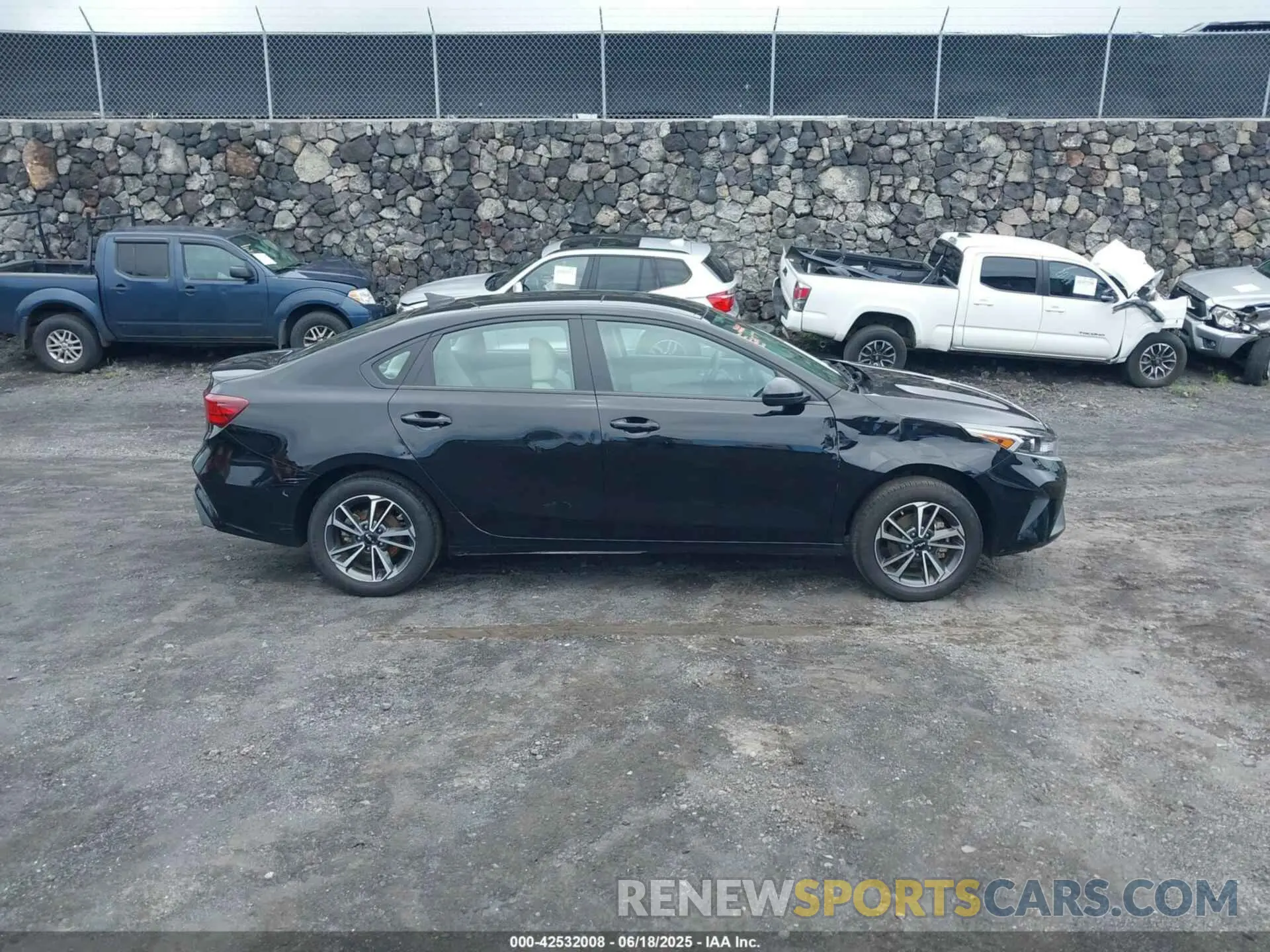 13 Photograph of a damaged car 3KPF24AD9PE646989 KIA FORTE 2023