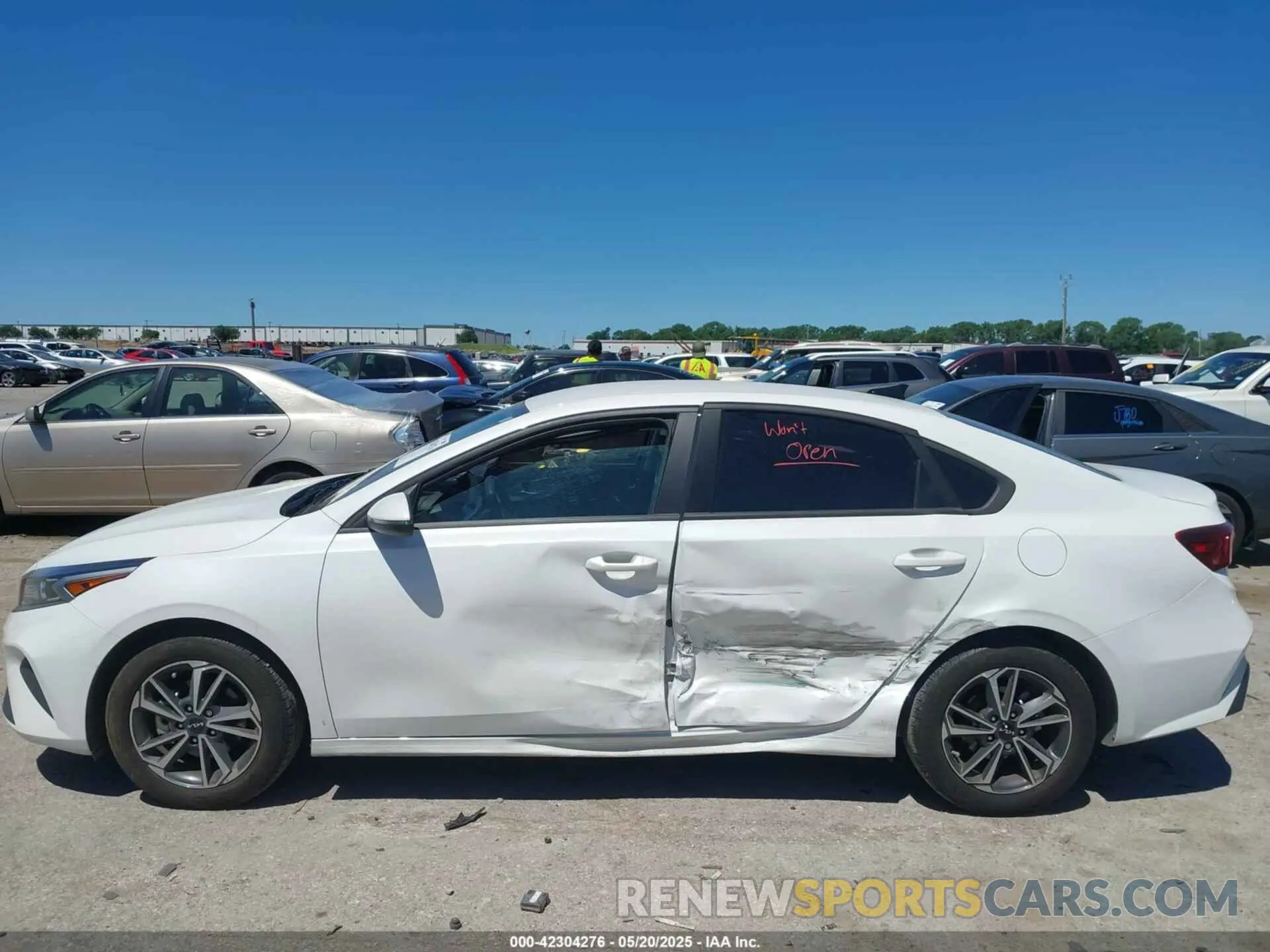 14 Photograph of a damaged car 3KPF24AD9PE655417 KIA FORTE 2023