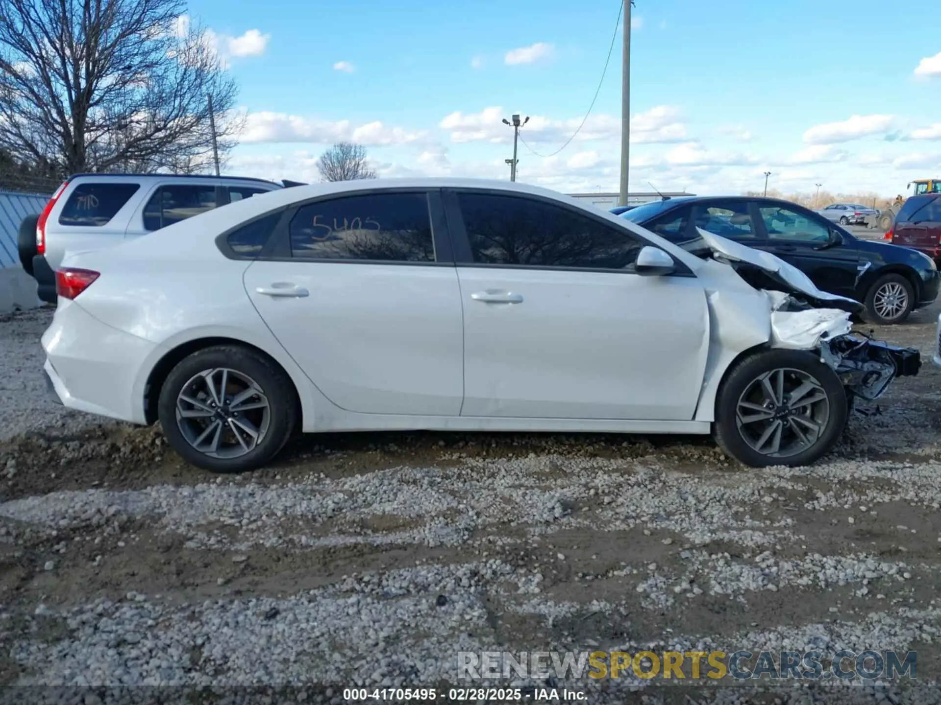 14 Photograph of a damaged car 3KPF24AD9PE685694 KIA FORTE 2023