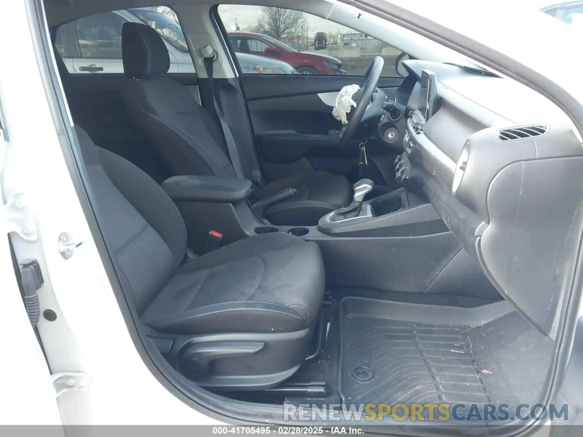 5 Photograph of a damaged car 3KPF24AD9PE685694 KIA FORTE 2023