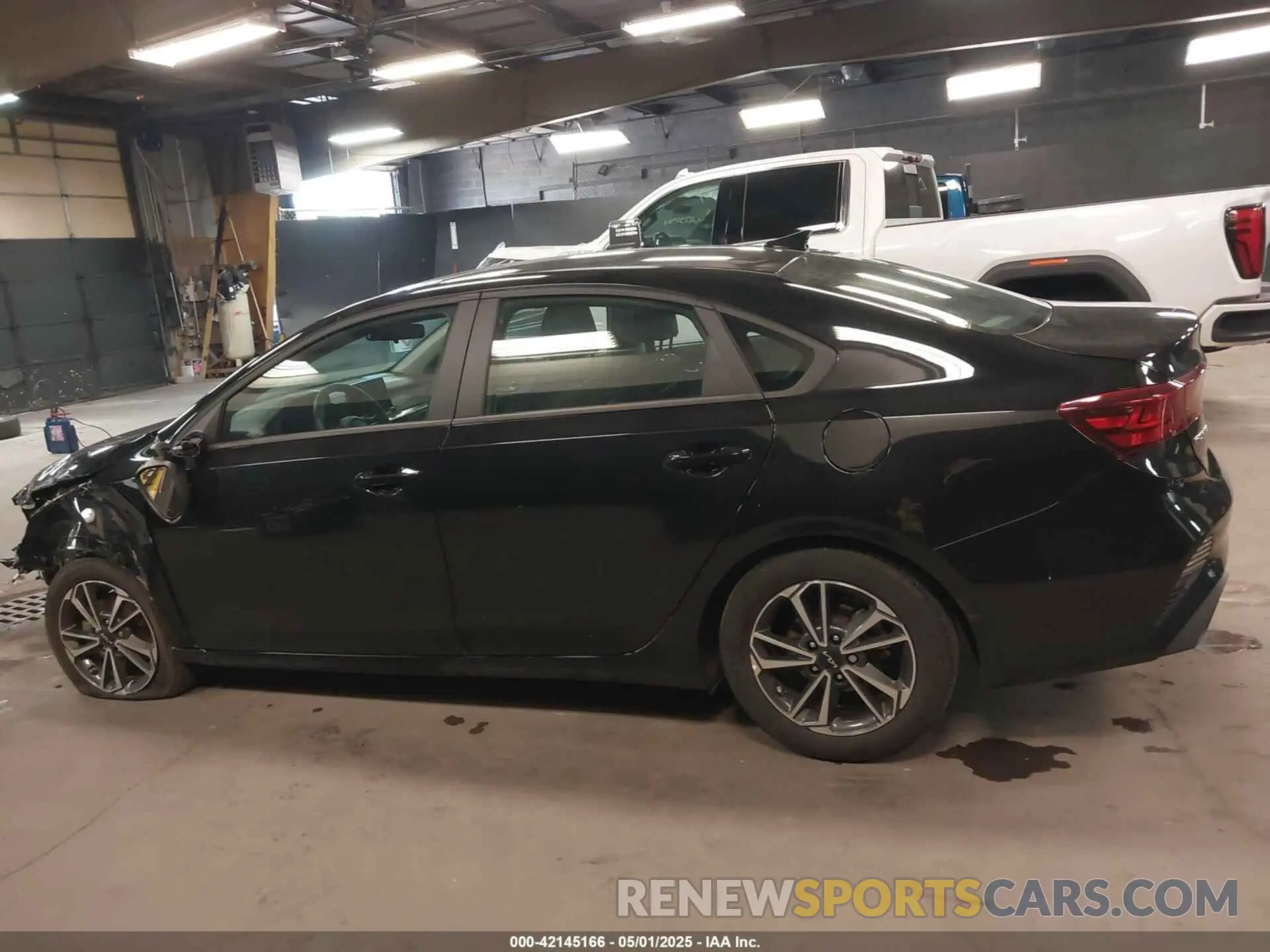 14 Photograph of a damaged car 3KPF24ADXPE553768 KIA FORTE 2023