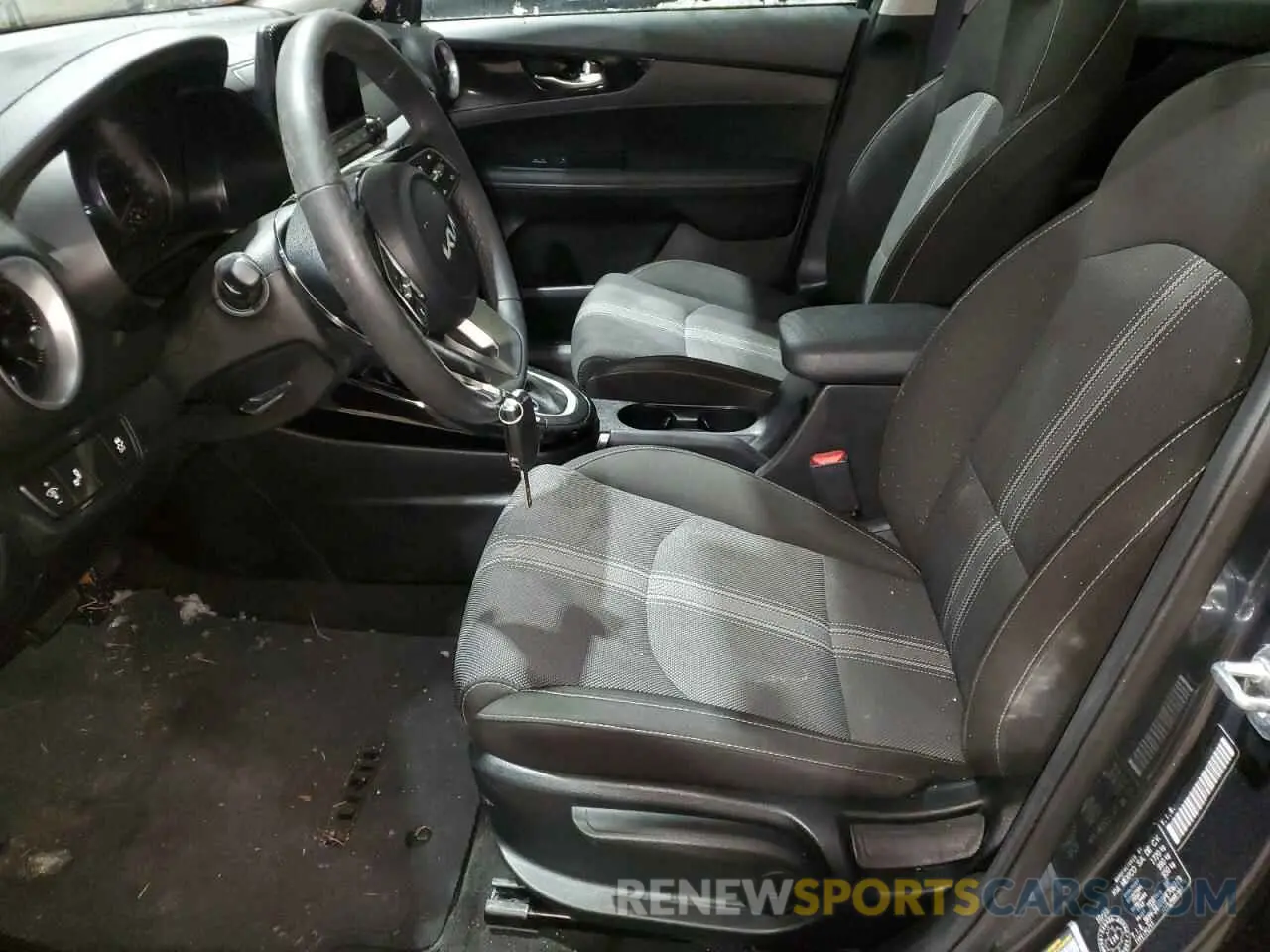 7 Photograph of a damaged car 3KPF34AD8PE706919 KIA FORTE 2023
