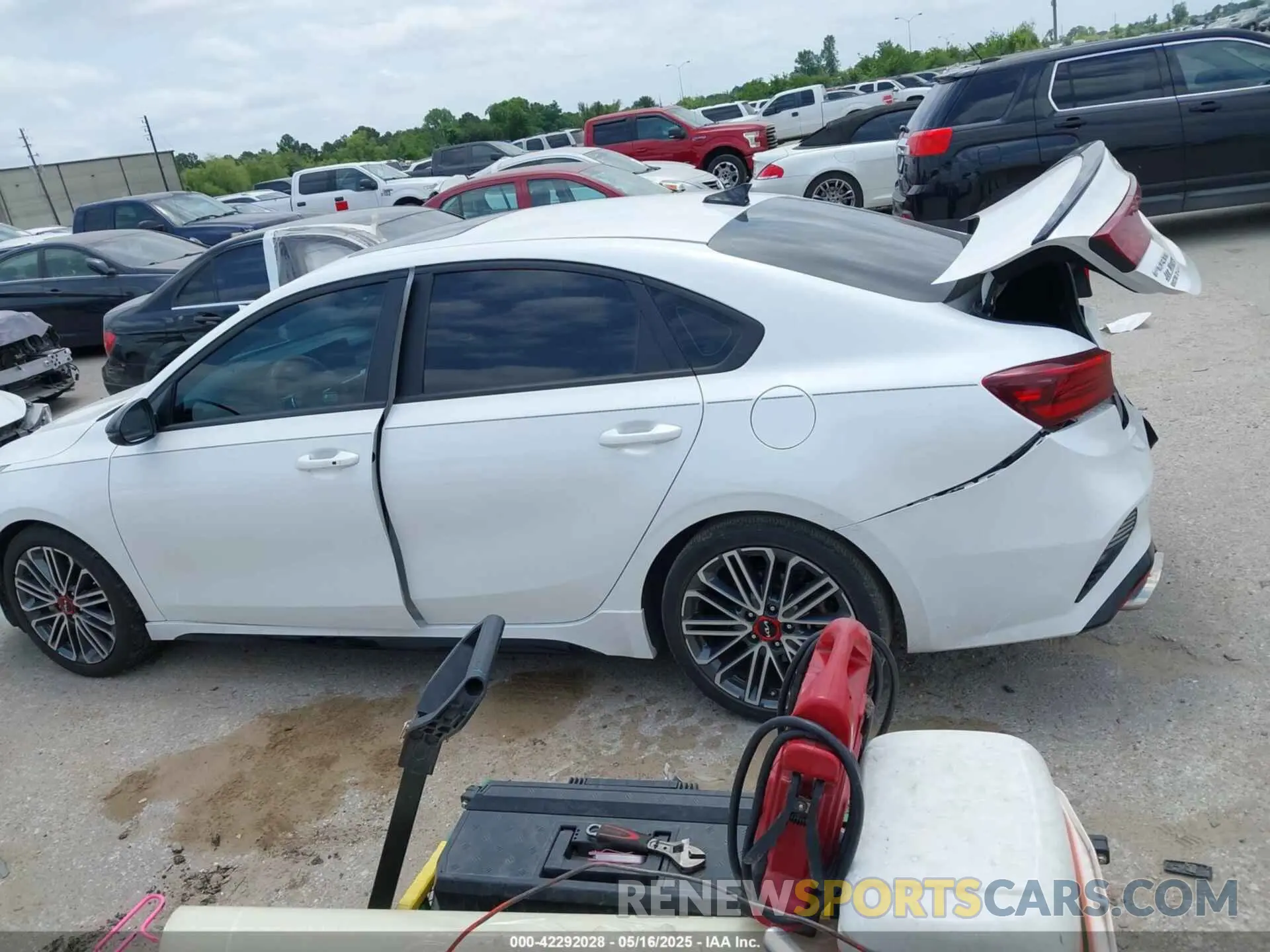 14 Photograph of a damaged car 3KPF44AC6PE570228 KIA FORTE 2023