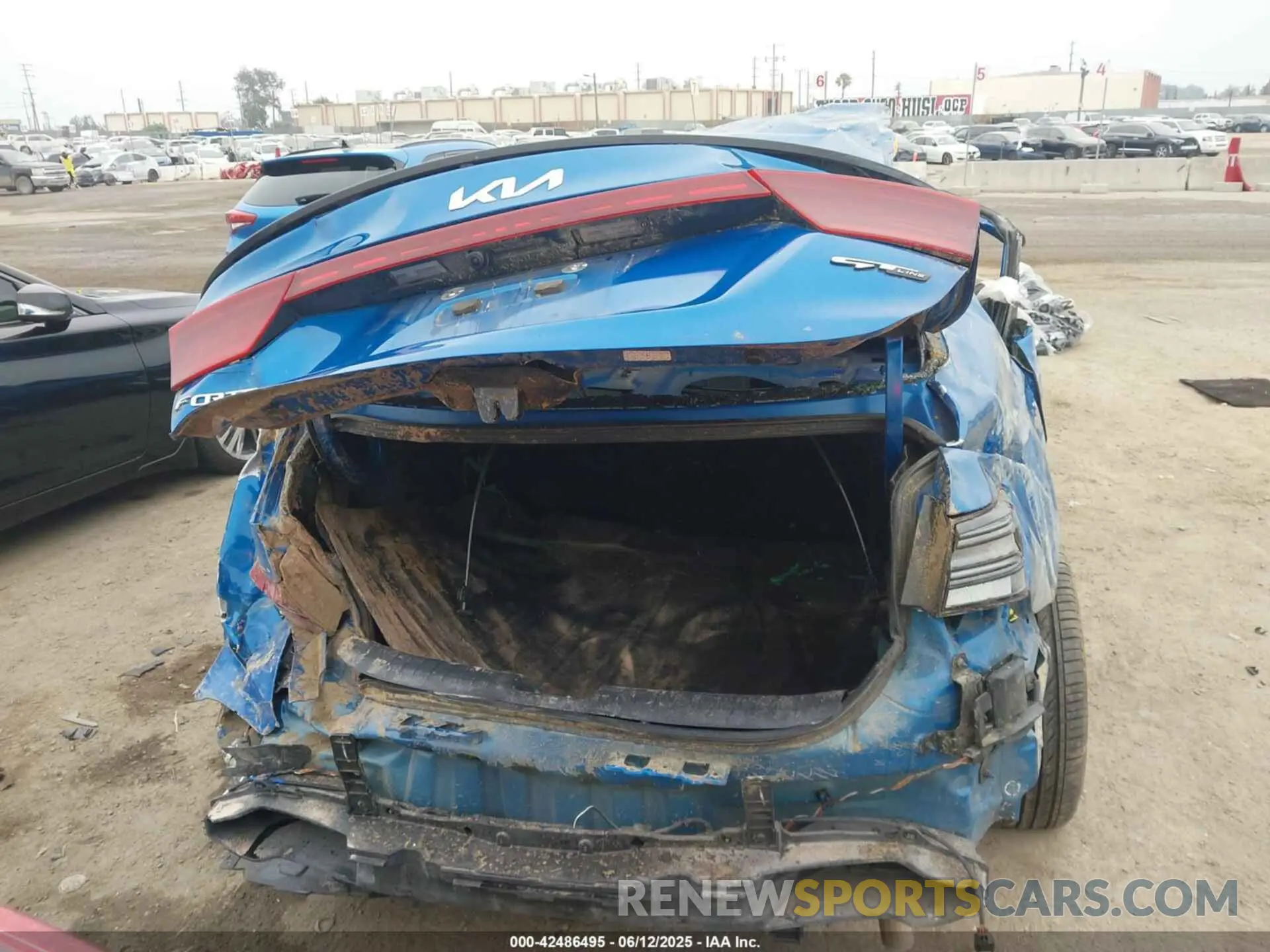 17 Photograph of a damaged car 3KPF54AD0PE531611 KIA FORTE 2023