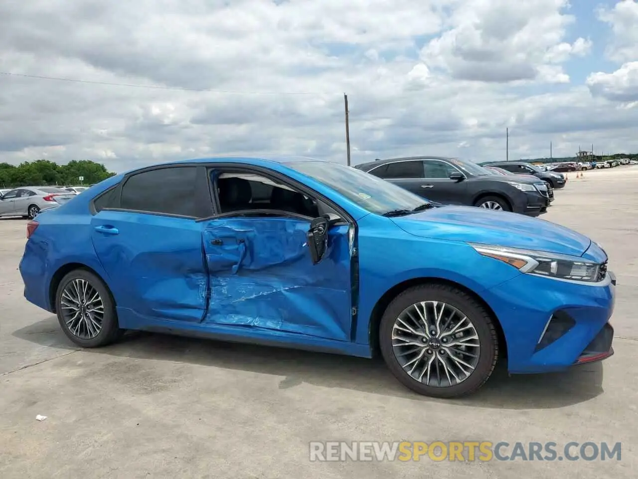 4 Photograph of a damaged car 3KPF54AD0PE556072 KIA FORTE 2023