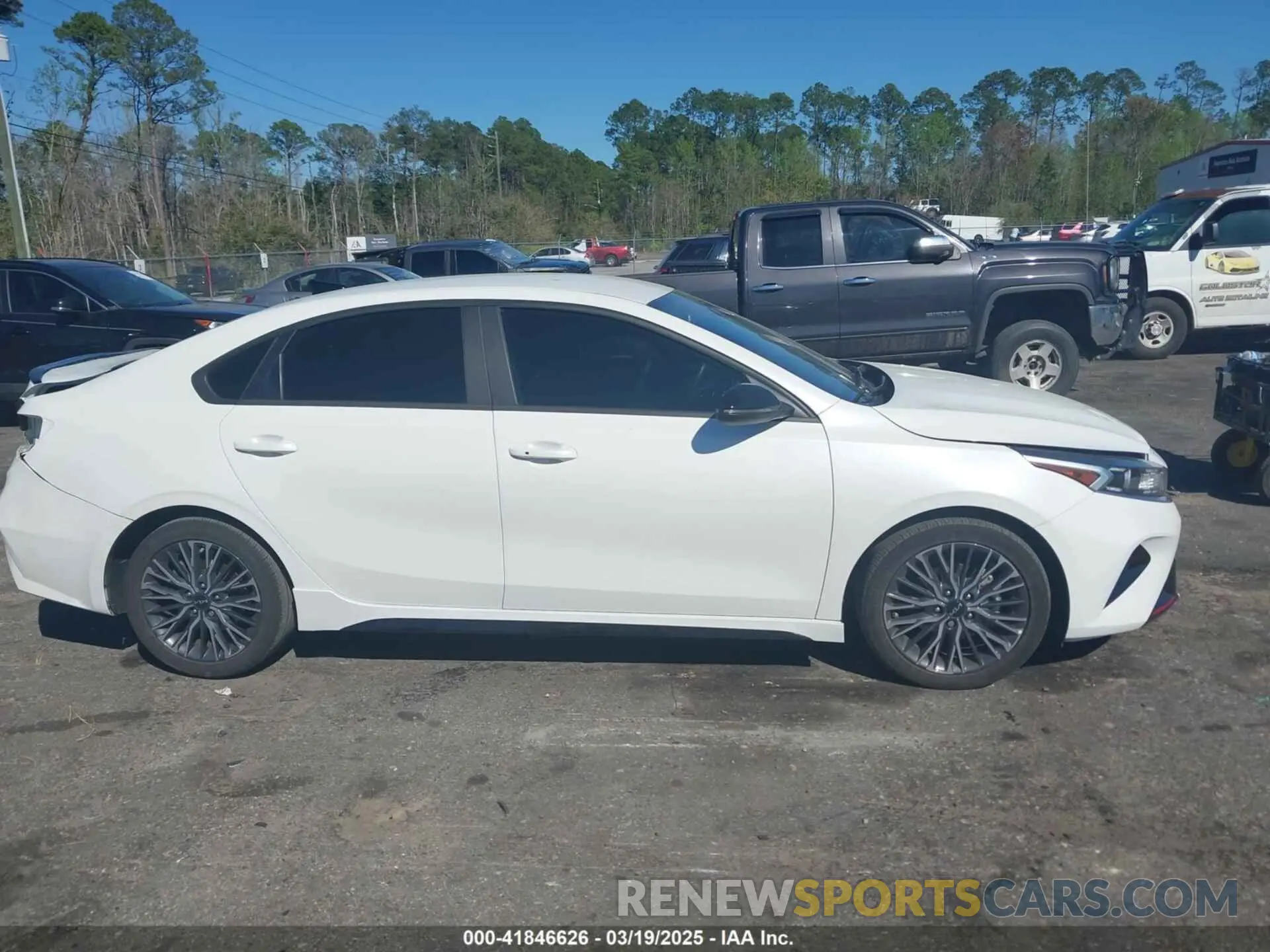 13 Photograph of a damaged car 3KPF54AD0PE673778 KIA FORTE 2023