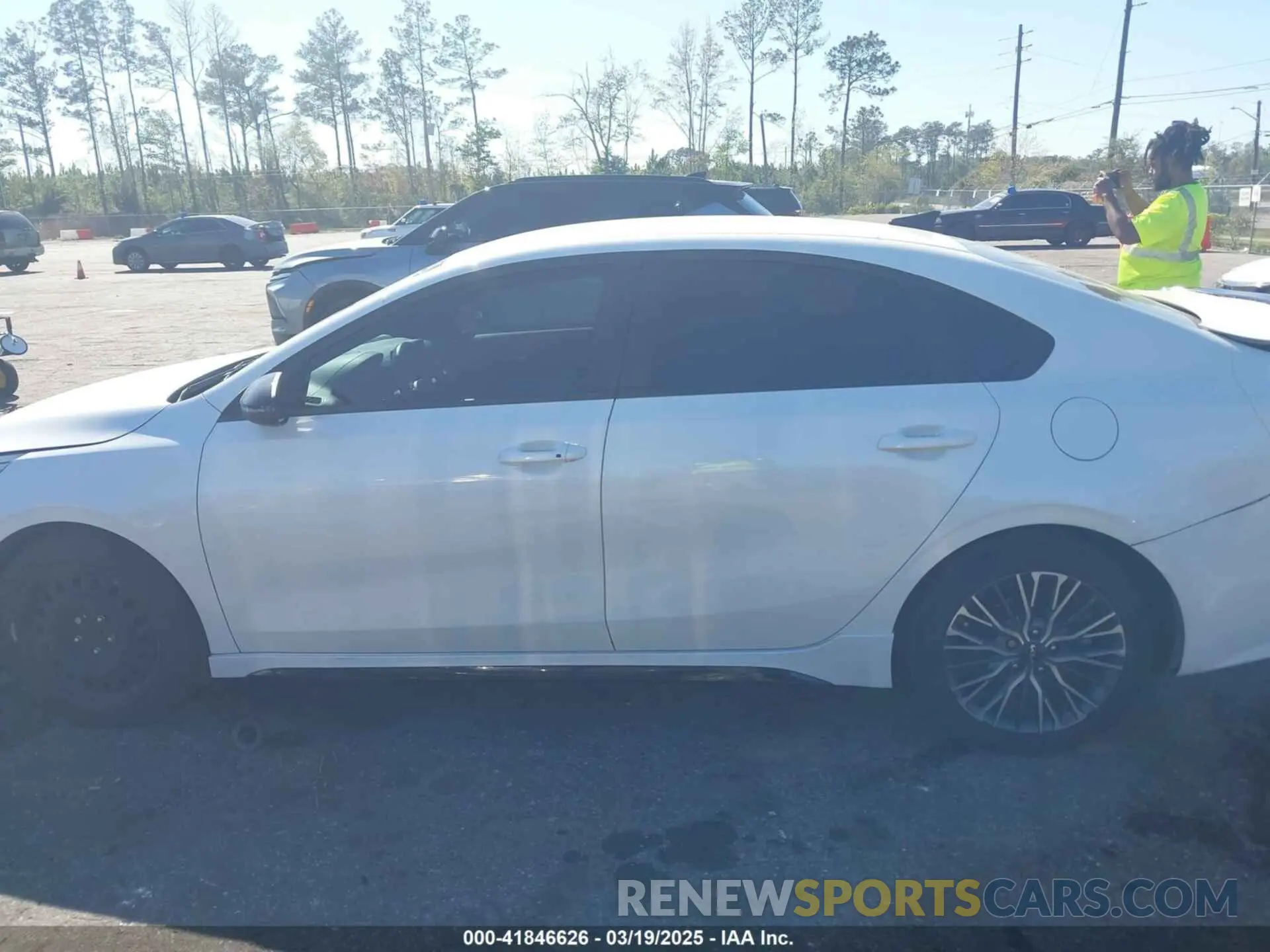 14 Photograph of a damaged car 3KPF54AD0PE673778 KIA FORTE 2023