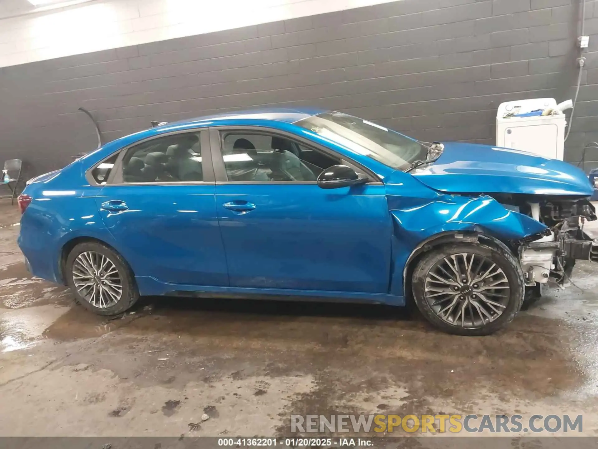 14 Photograph of a damaged car 3KPF54AD1PE568375 KIA FORTE 2023