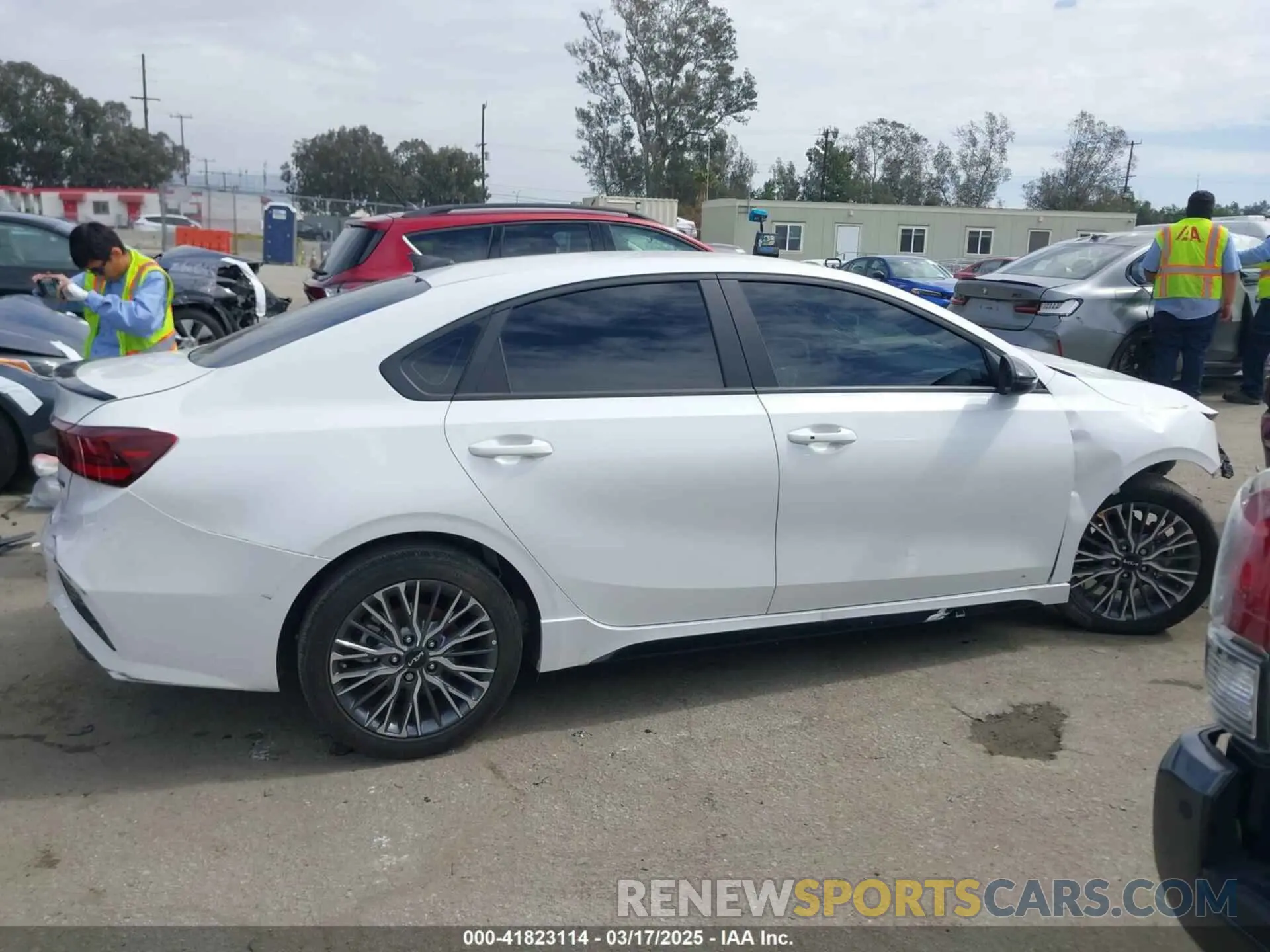13 Photograph of a damaged car 3KPF54AD1PE615744 KIA FORTE 2023