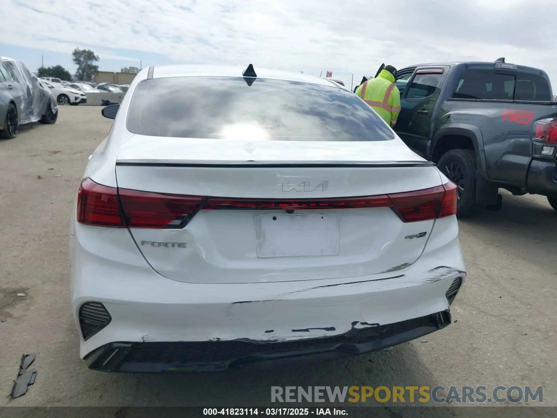 16 Photograph of a damaged car 3KPF54AD1PE615744 KIA FORTE 2023