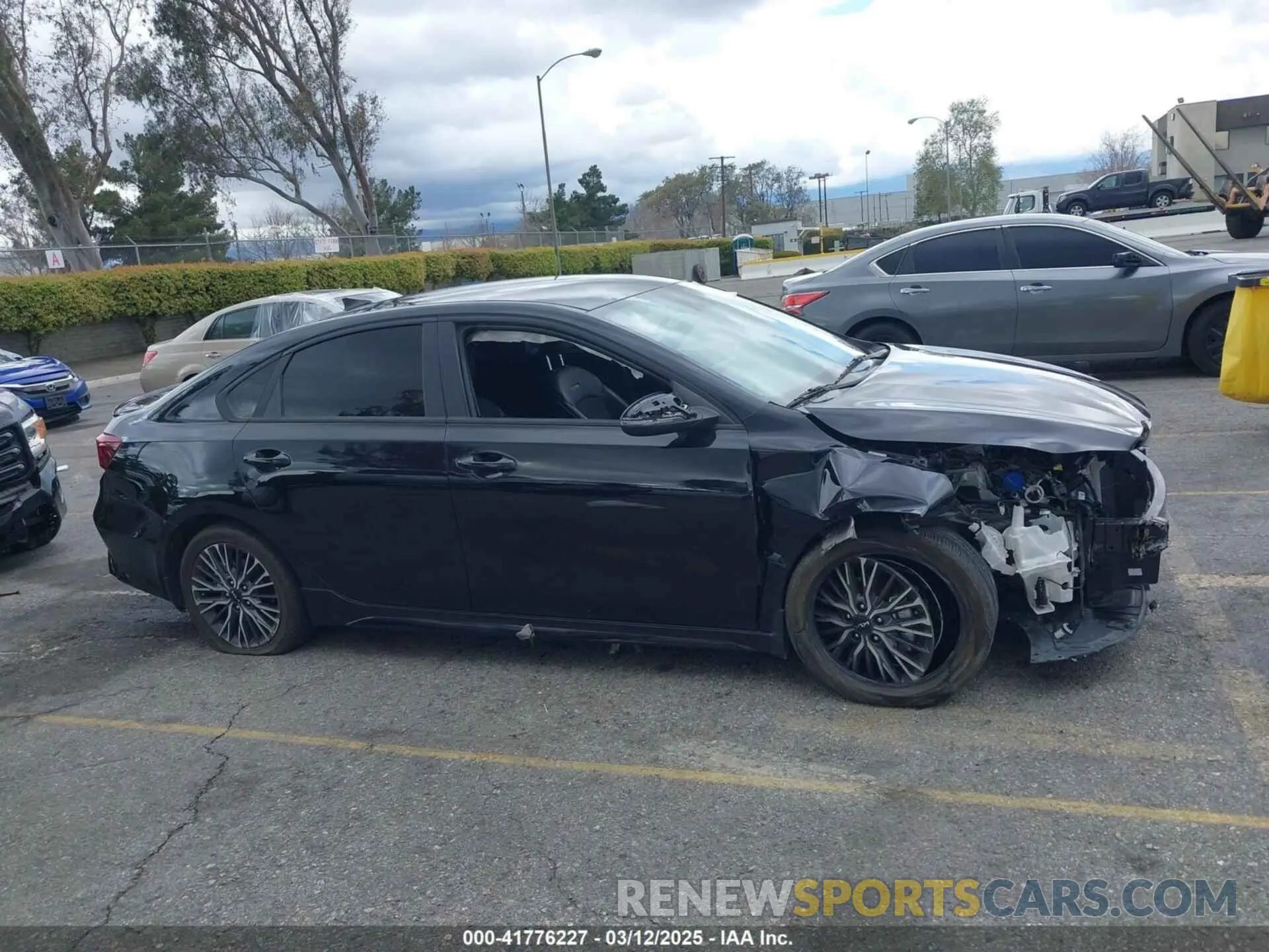 14 Photograph of a damaged car 3KPF54AD1PE652633 KIA FORTE 2023