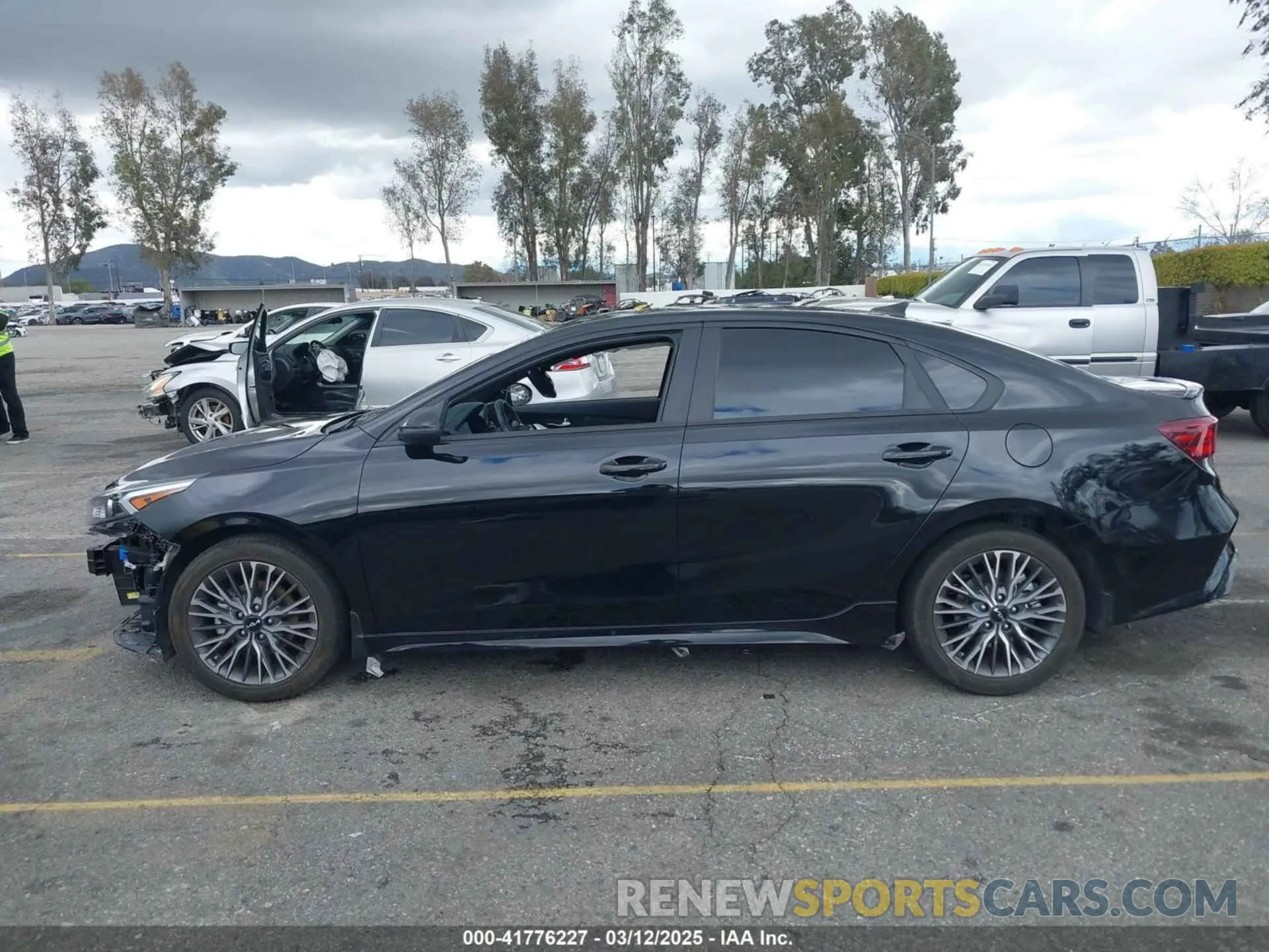 15 Photograph of a damaged car 3KPF54AD1PE652633 KIA FORTE 2023