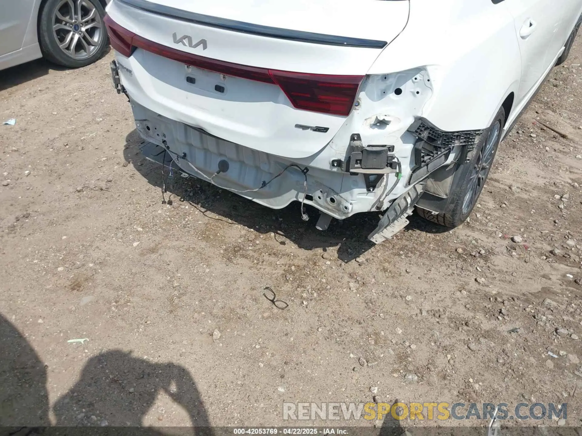 18 Photograph of a damaged car 3KPF54AD1PE676804 KIA FORTE 2023