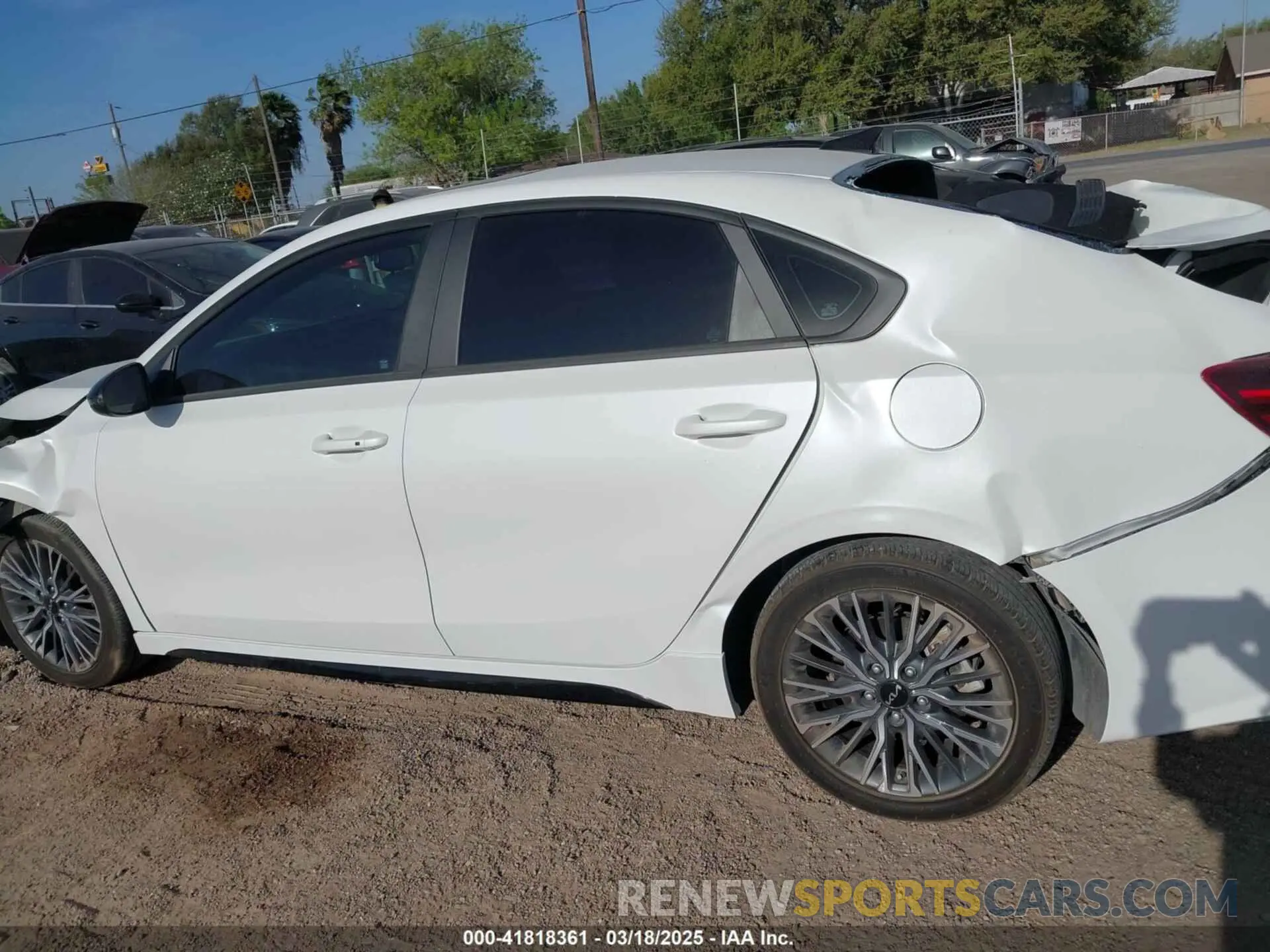 14 Photograph of a damaged car 3KPF54AD3PE624025 KIA FORTE 2023