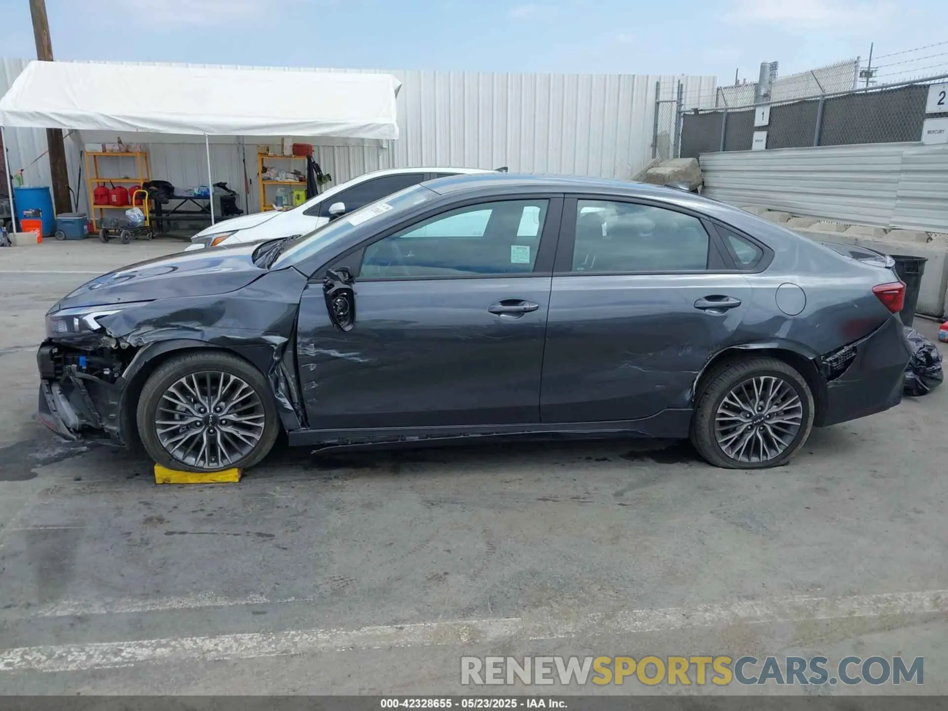 14 Photograph of a damaged car 3KPF54AD3PE666565 KIA FORTE 2023