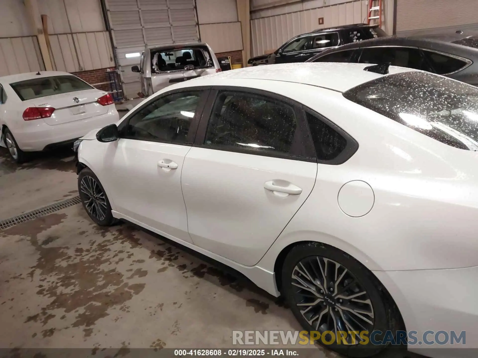 14 Photograph of a damaged car 3KPF54AD5PE559369 KIA FORTE 2023