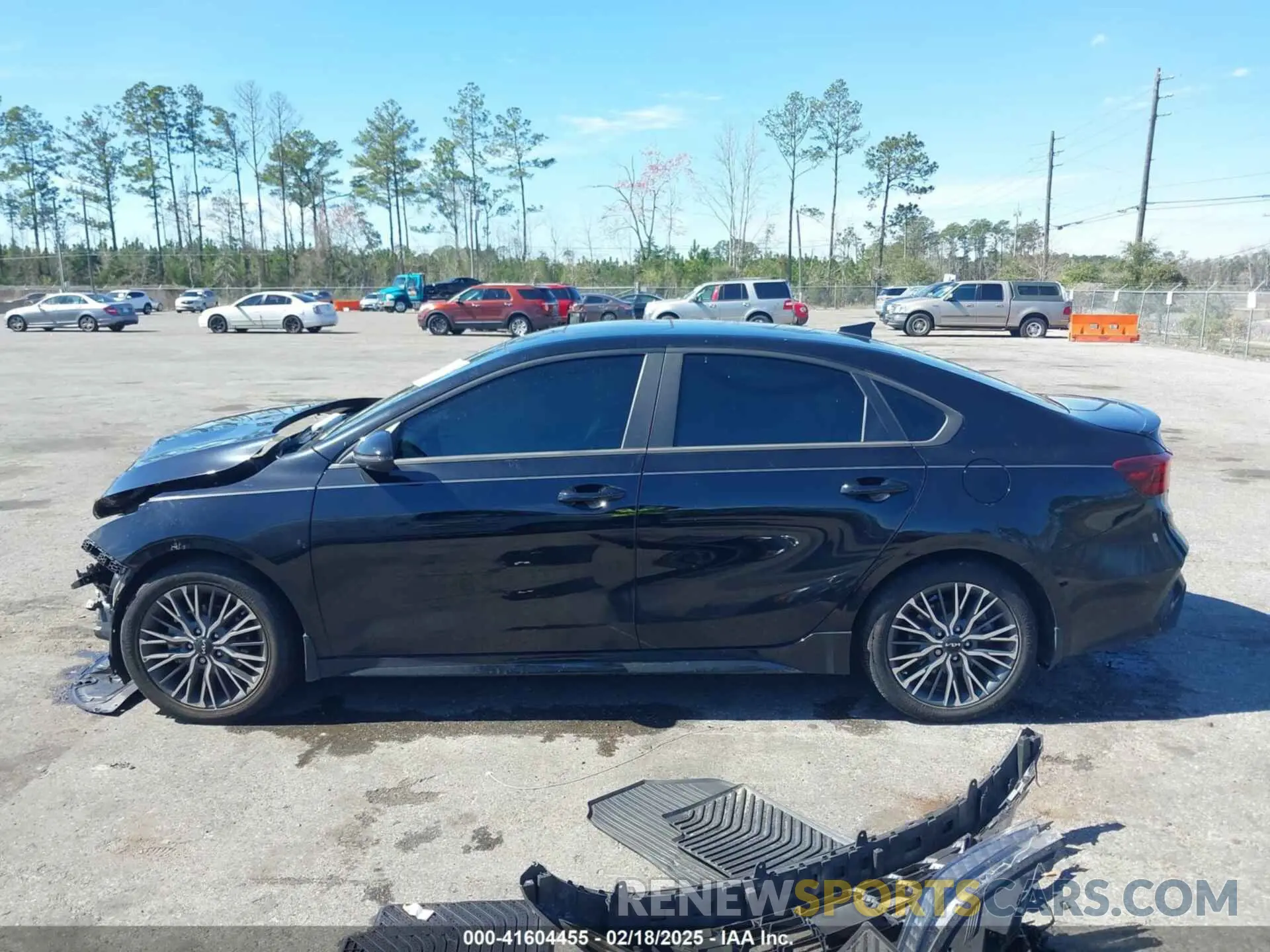 14 Photograph of a damaged car 3KPF54AD6PE589500 KIA FORTE 2023