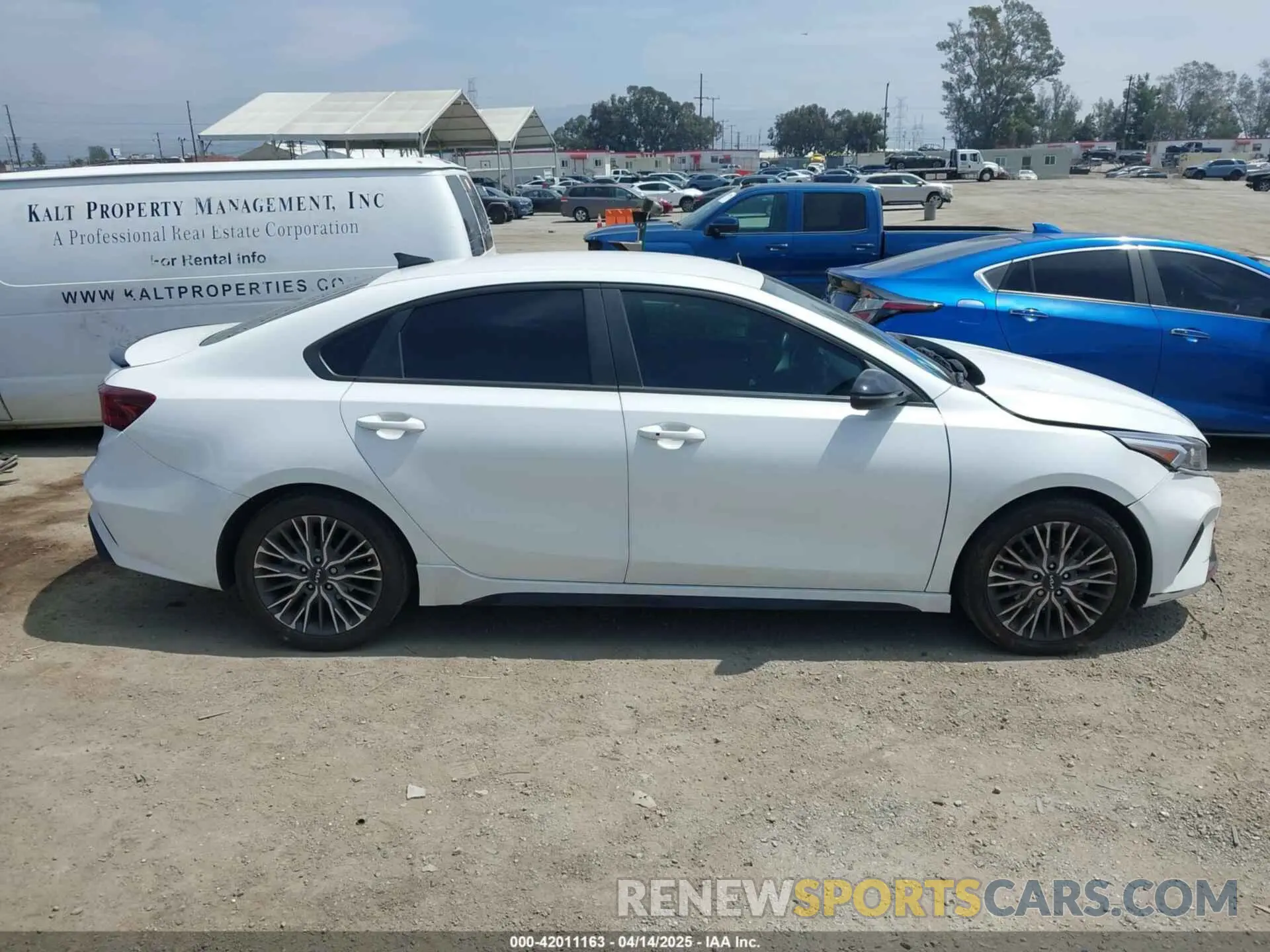 13 Photograph of a damaged car 3KPF54AD6PE610605 KIA FORTE 2023