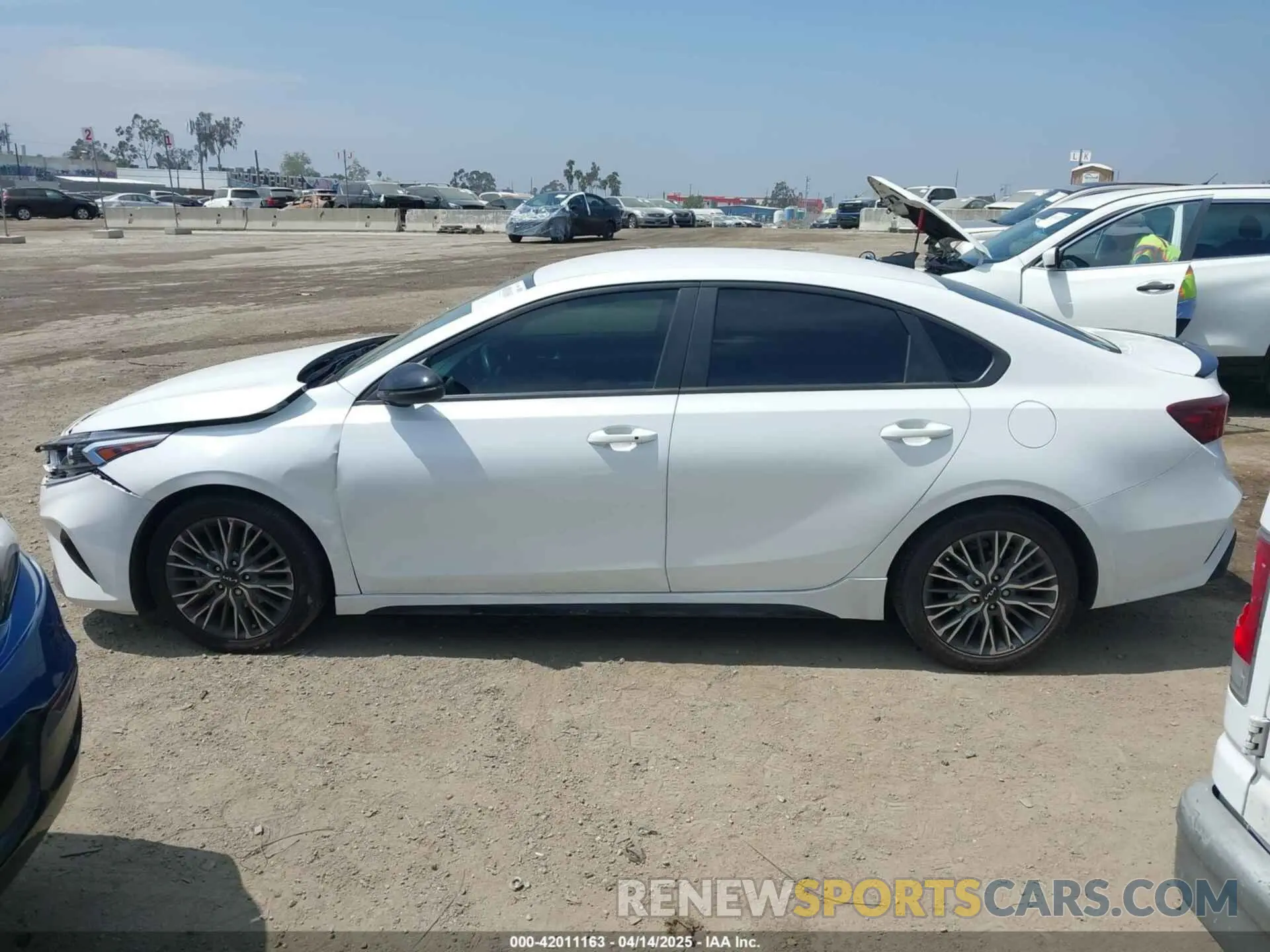 14 Photograph of a damaged car 3KPF54AD6PE610605 KIA FORTE 2023