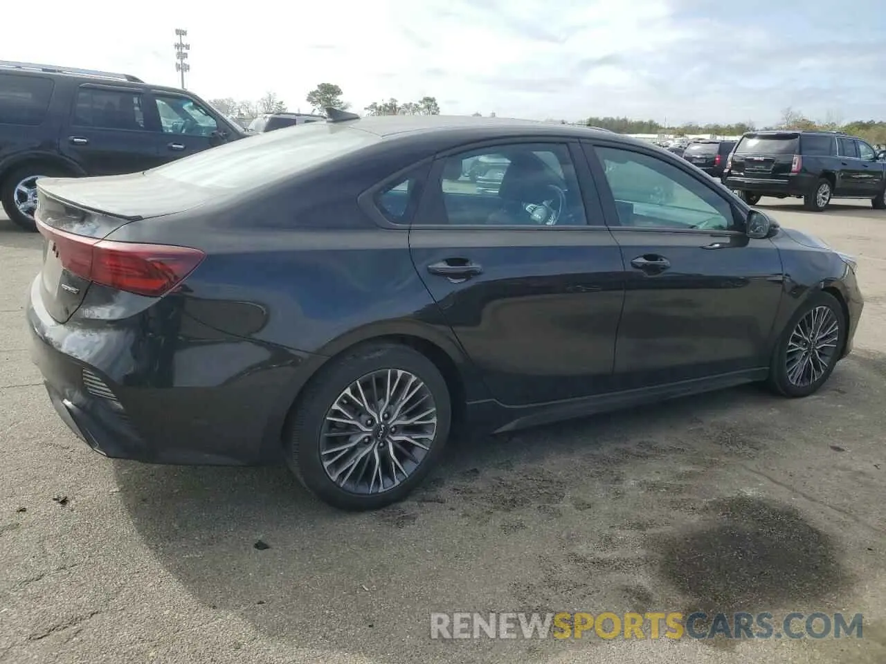3 Photograph of a damaged car 3KPF54AD6PE627887 KIA FORTE 2023