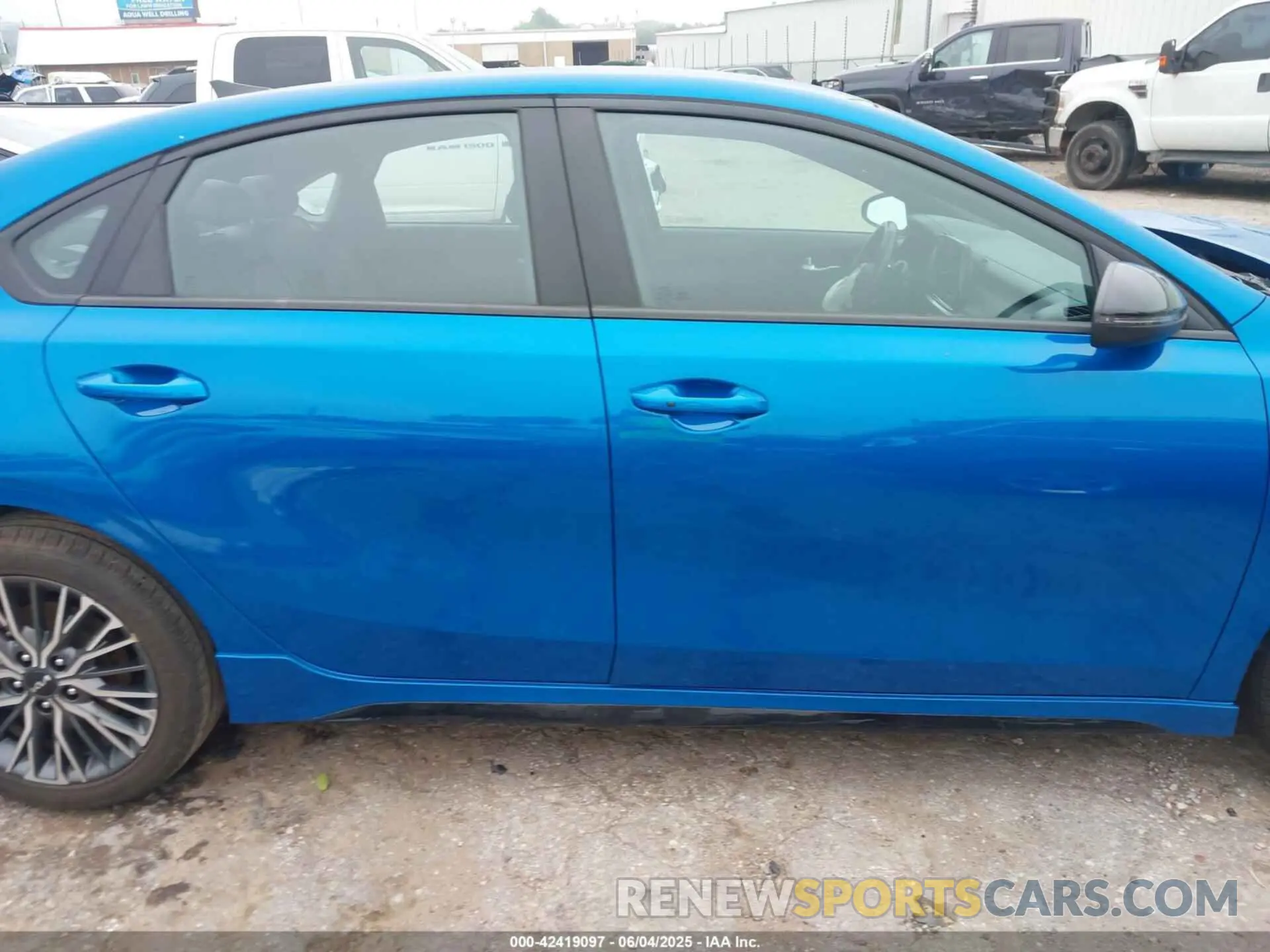 14 Photograph of a damaged car 3KPF54AD6PE689211 KIA FORTE 2023