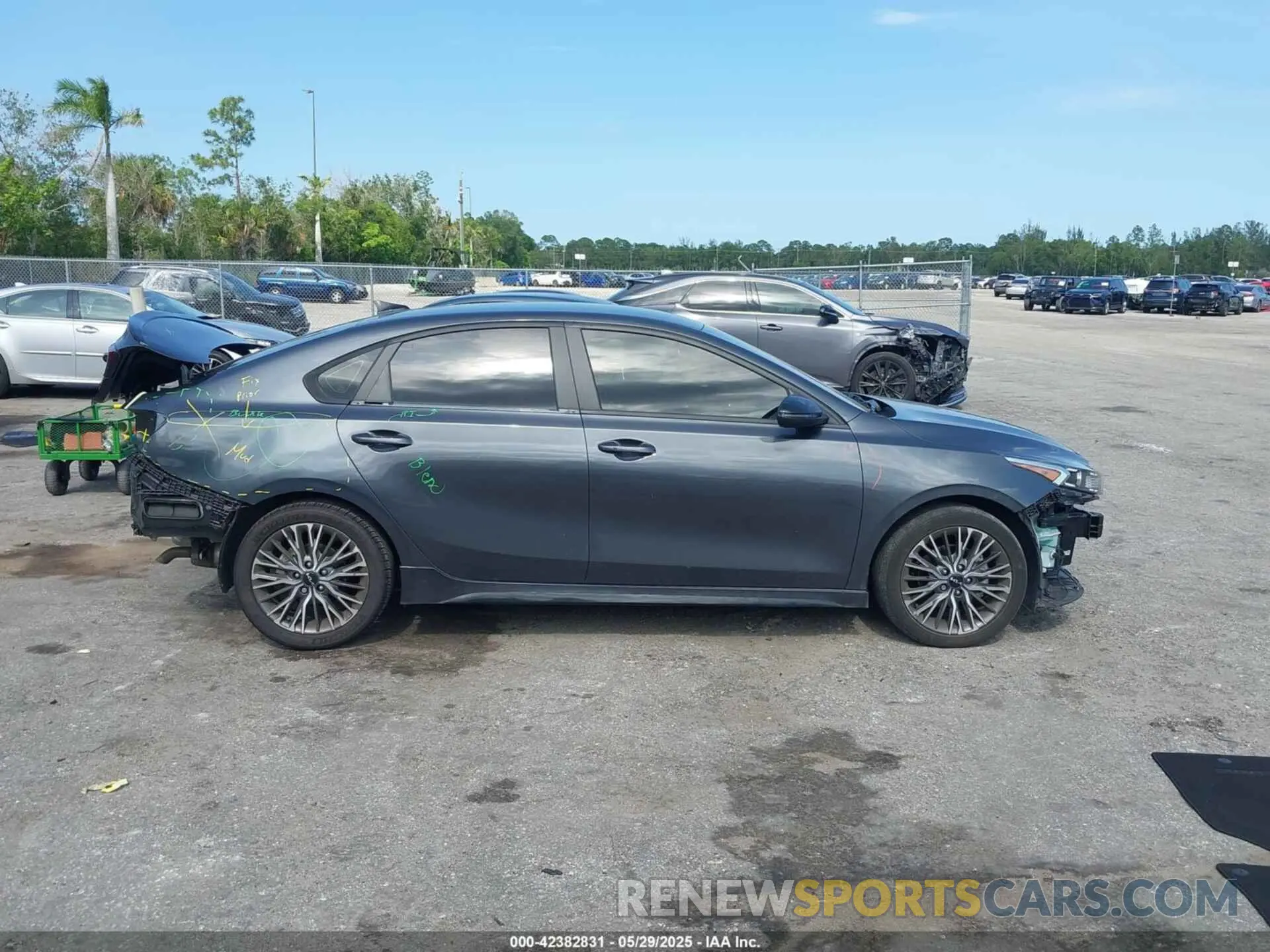 14 Photograph of a damaged car 3KPF54AD7PE515731 KIA FORTE 2023