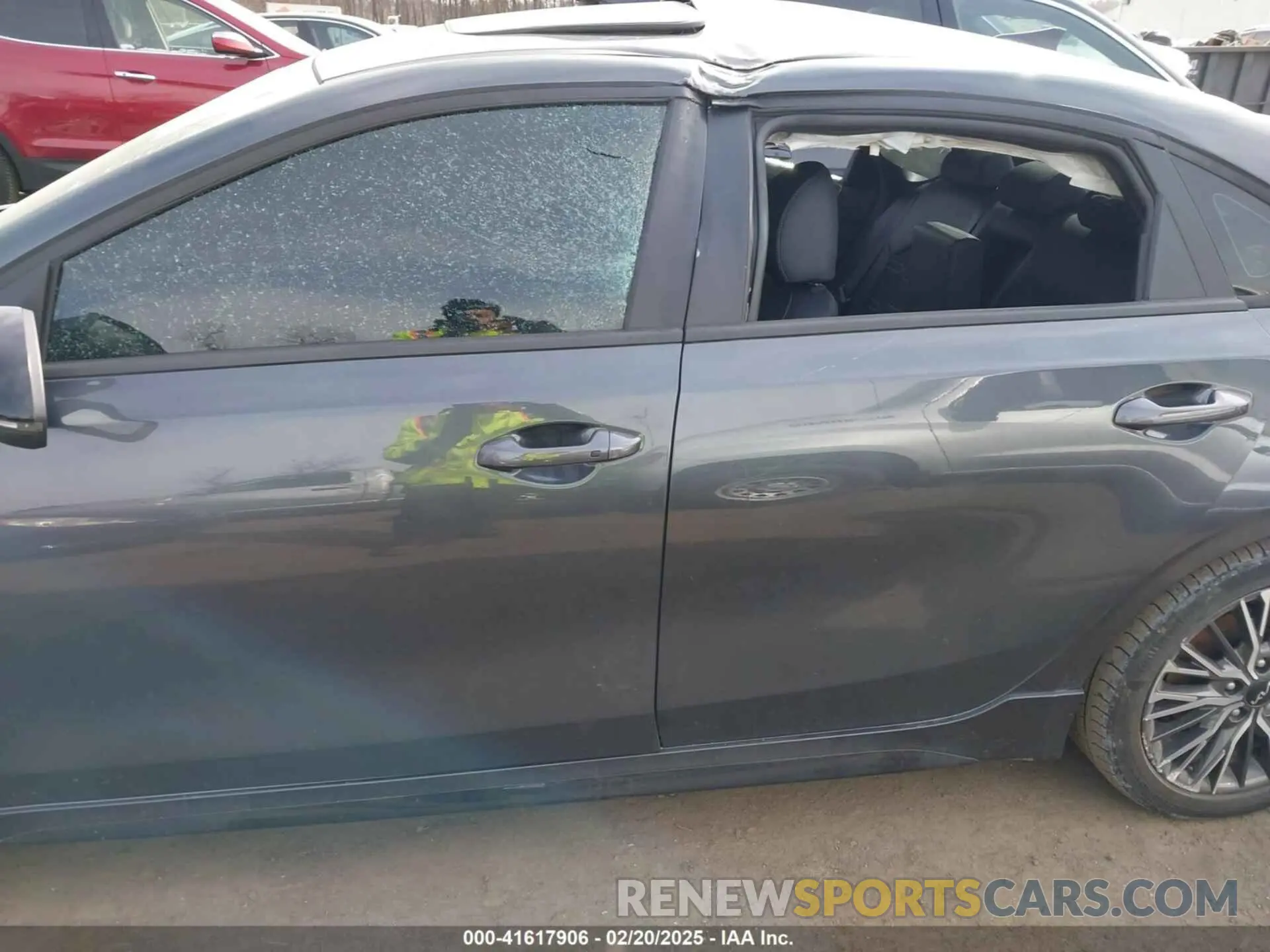 14 Photograph of a damaged car 3KPF54AD8PE529301 KIA FORTE 2023