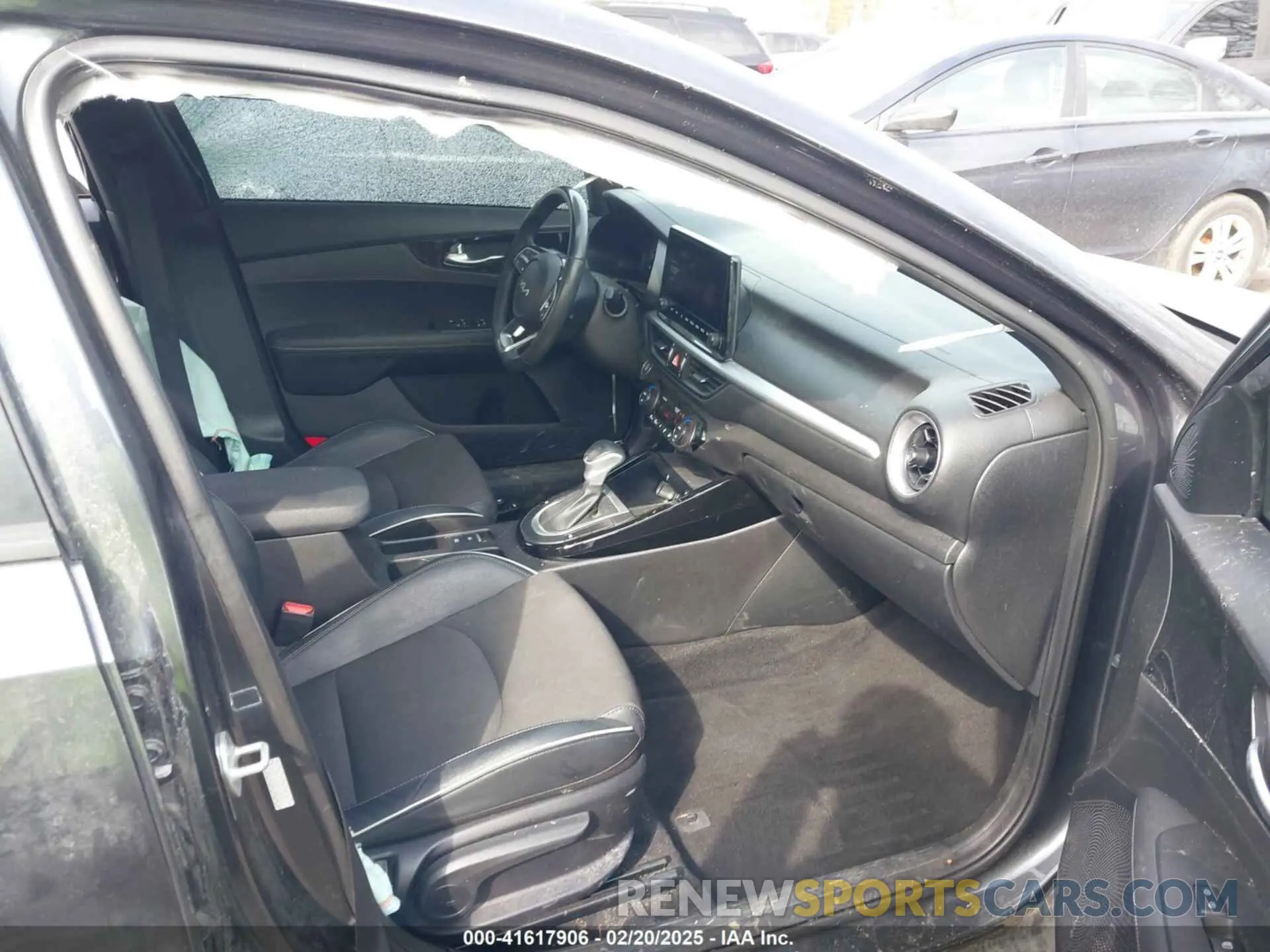5 Photograph of a damaged car 3KPF54AD8PE529301 KIA FORTE 2023