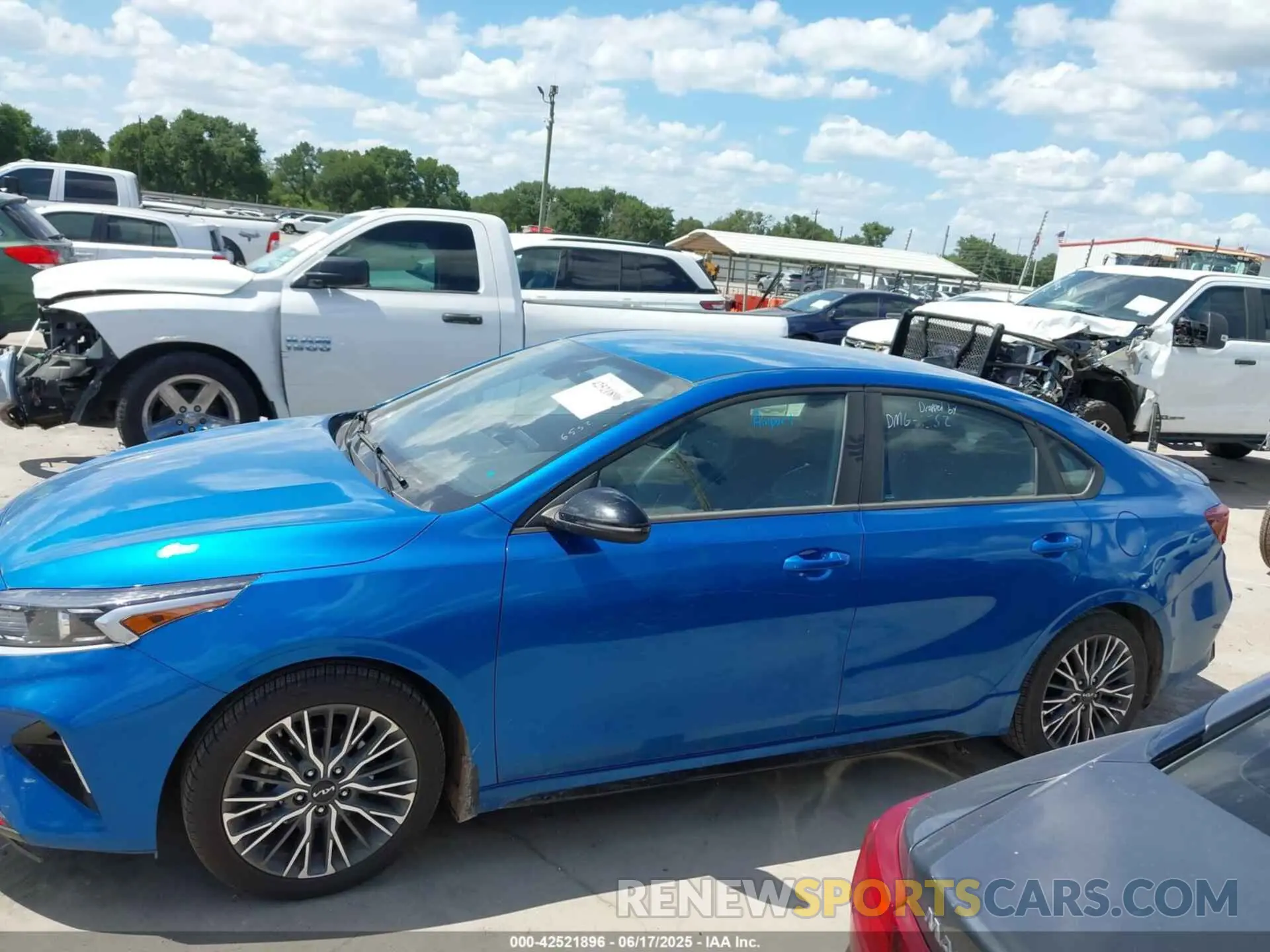 14 Photograph of a damaged car 3KPF54AD8PE618978 KIA FORTE 2023