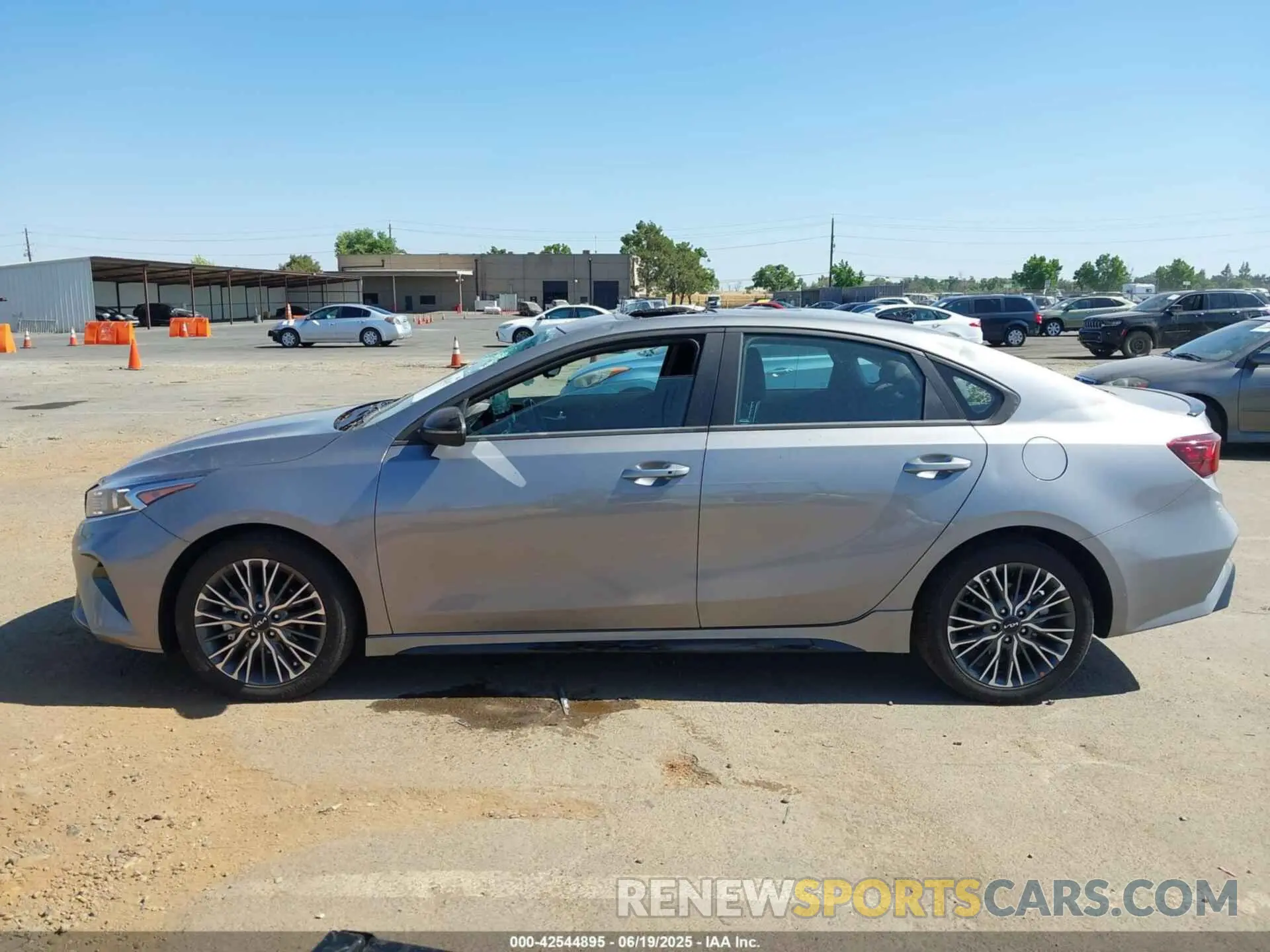 14 Photograph of a damaged car 3KPF54AD8PE686827 KIA FORTE 2023