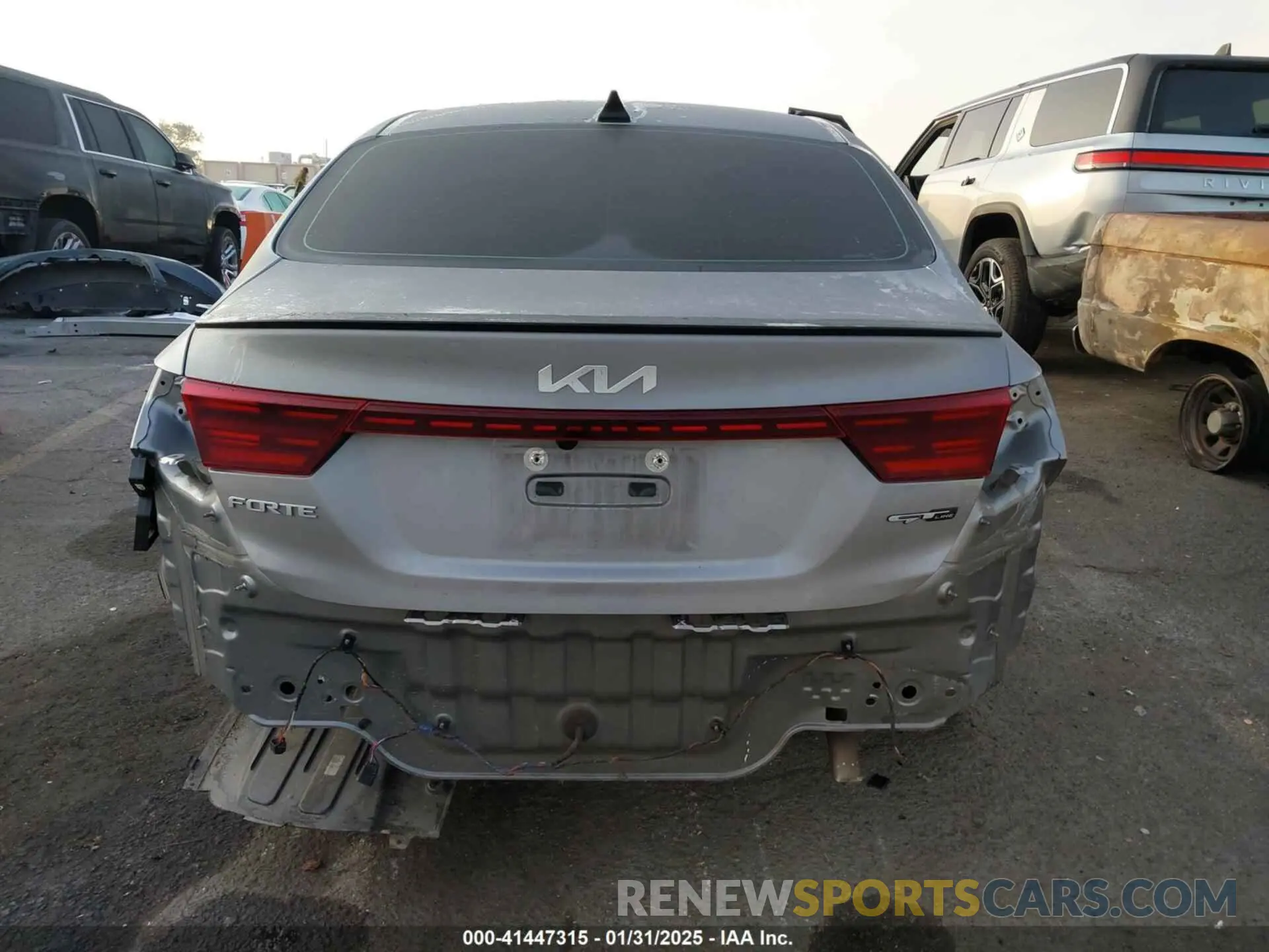 17 Photograph of a damaged car 3KPF54AD9PE564137 KIA FORTE 2023
