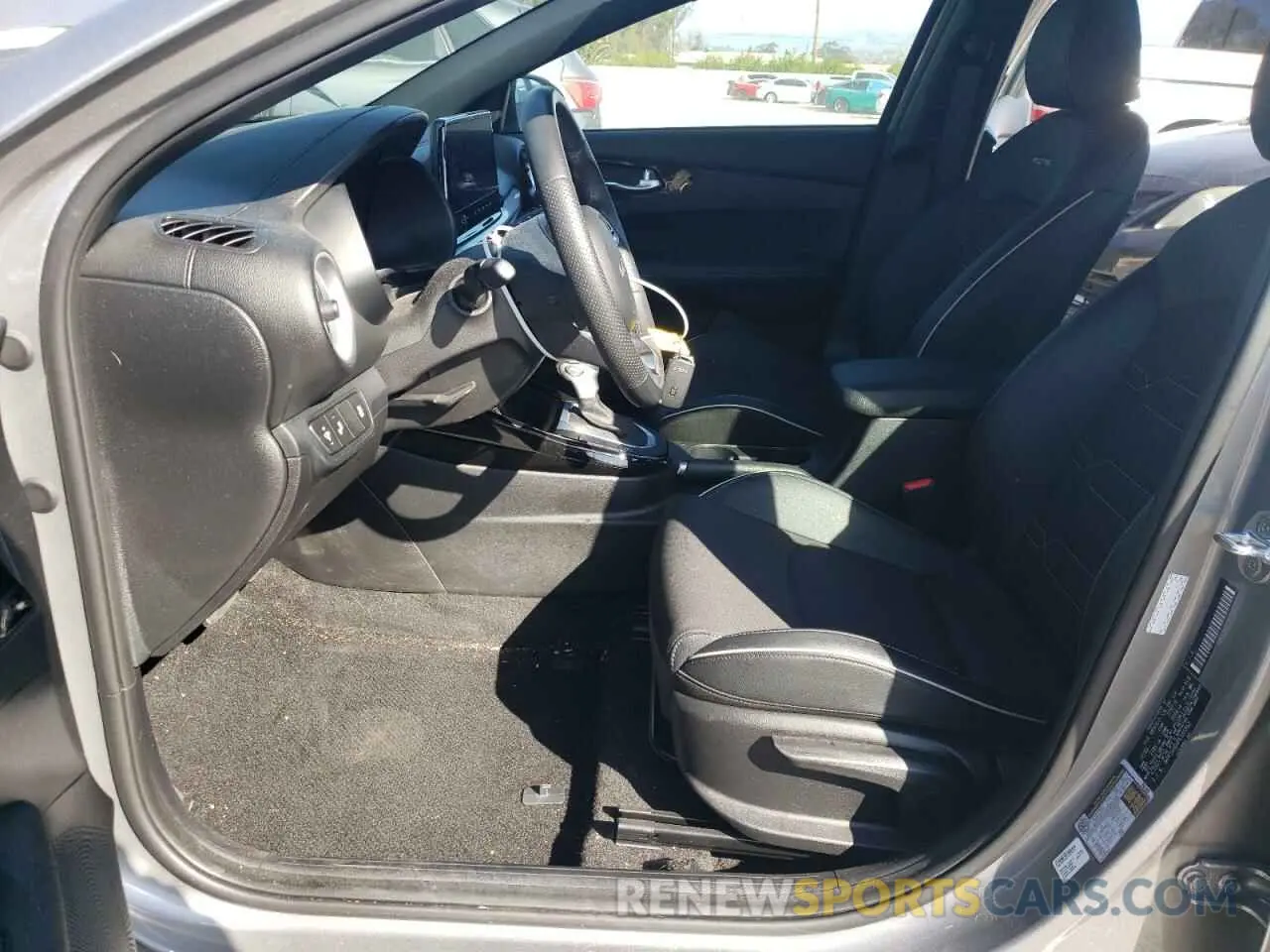 7 Photograph of a damaged car 3KPF54AD9PE581892 KIA FORTE 2023