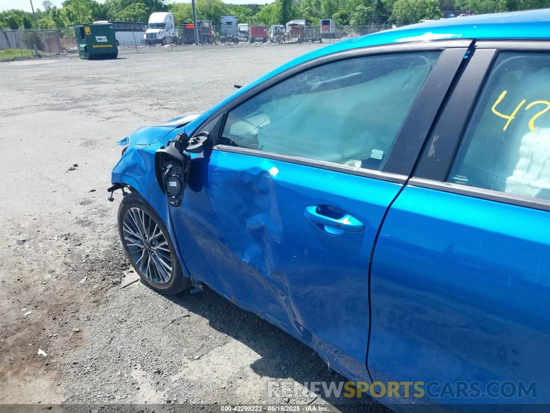 13 Photograph of a damaged car 3KPF54AD9PE685427 KIA FORTE 2023