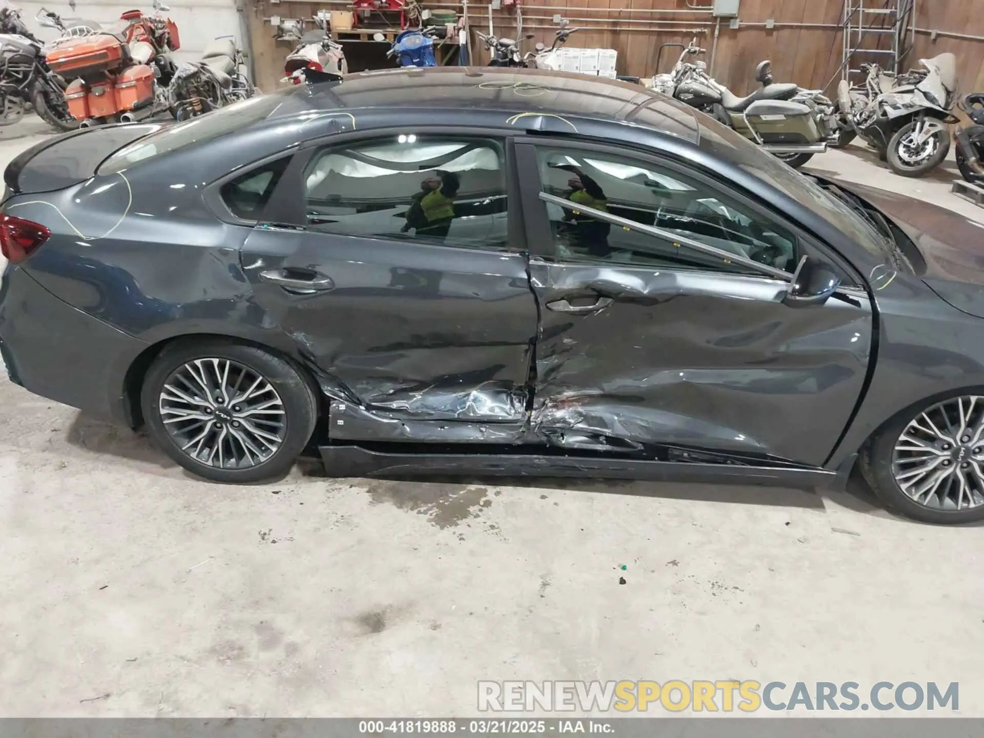 6 Photograph of a damaged car 3KPF54ADXPE535388 KIA FORTE 2023