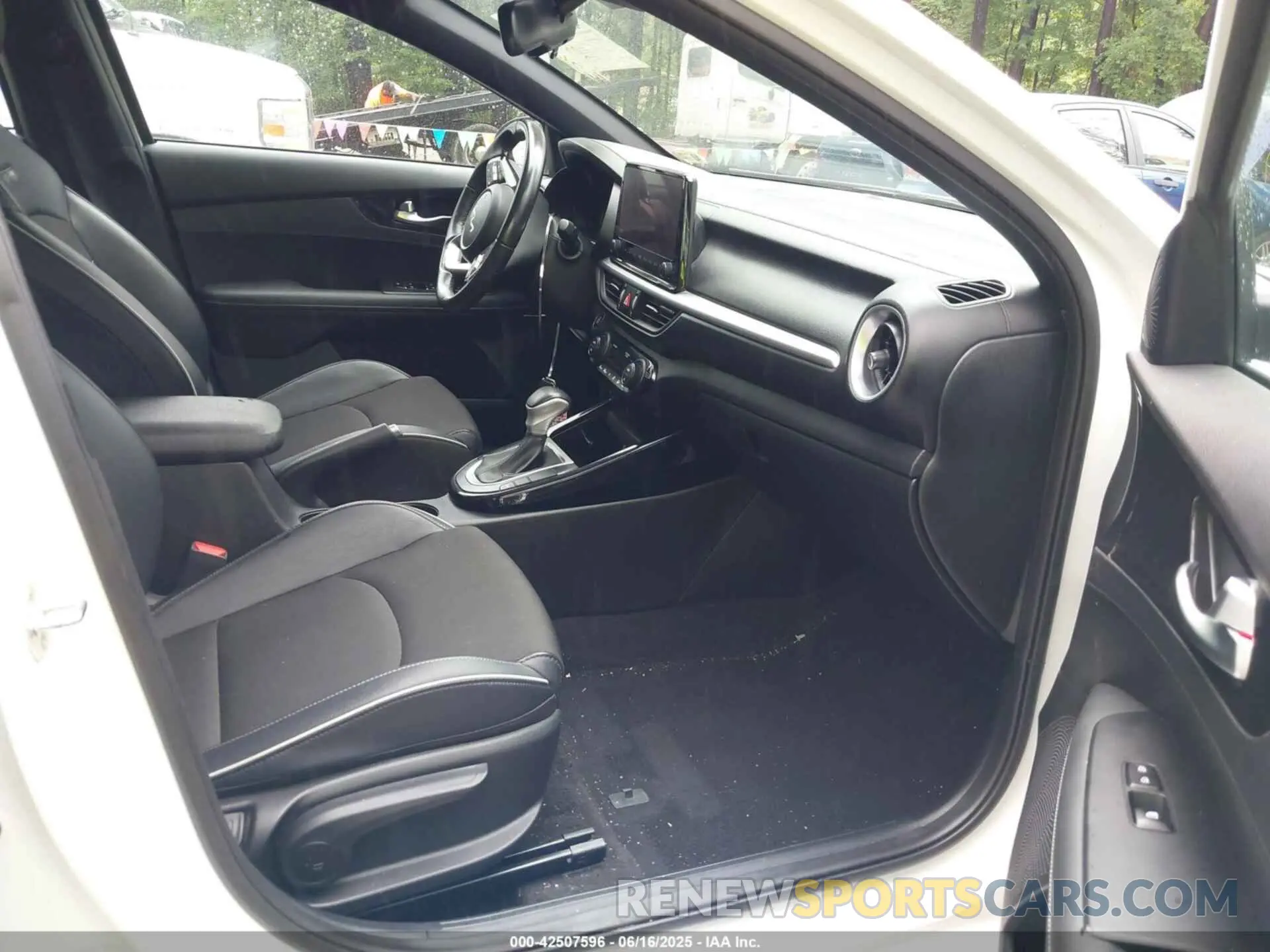 5 Photograph of a damaged car 3KPF54ADXPE563269 KIA FORTE 2023