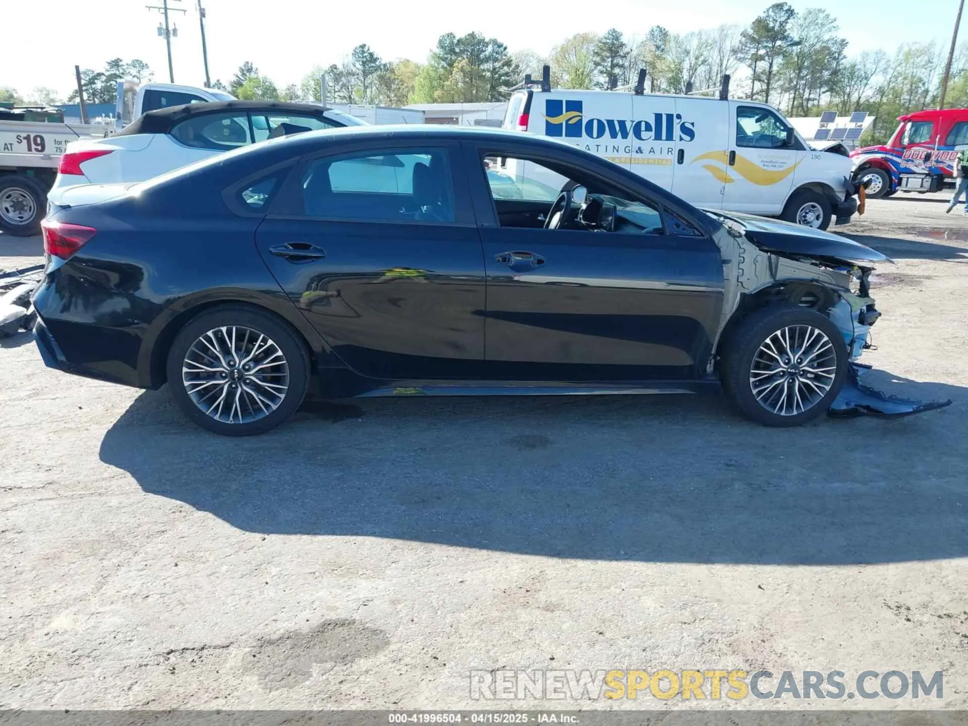 14 Photograph of a damaged car 3KPF54ADXPE686117 KIA FORTE 2023