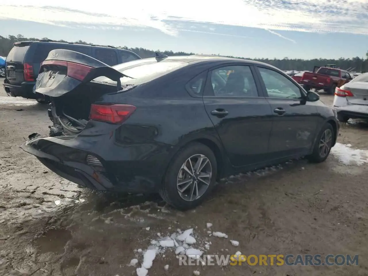 3 Photograph of a damaged car 3KPF24AD0RE735109 KIA FORTE 2024