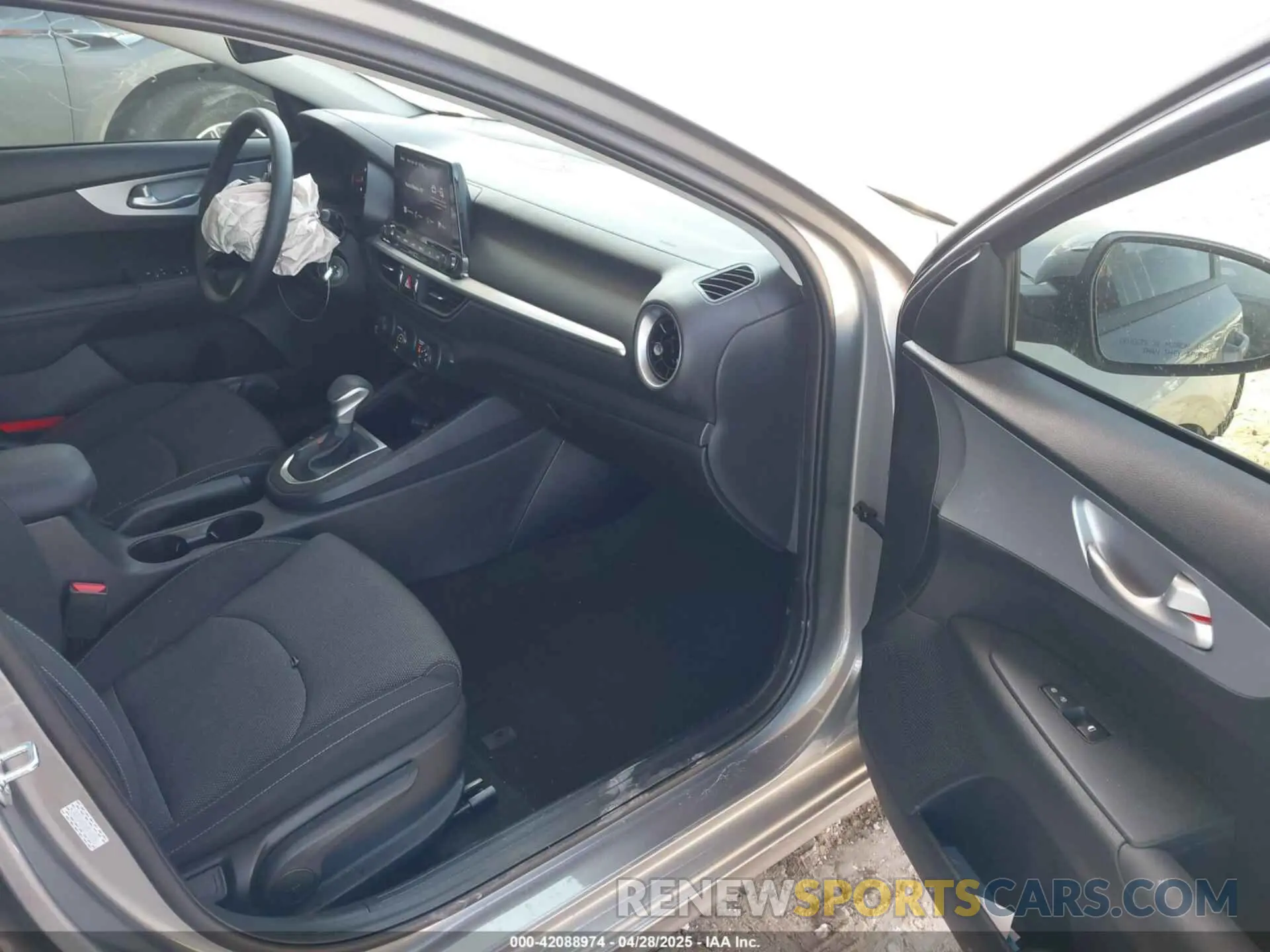5 Photograph of a damaged car 3KPF24AD0RE813081 KIA FORTE 2024