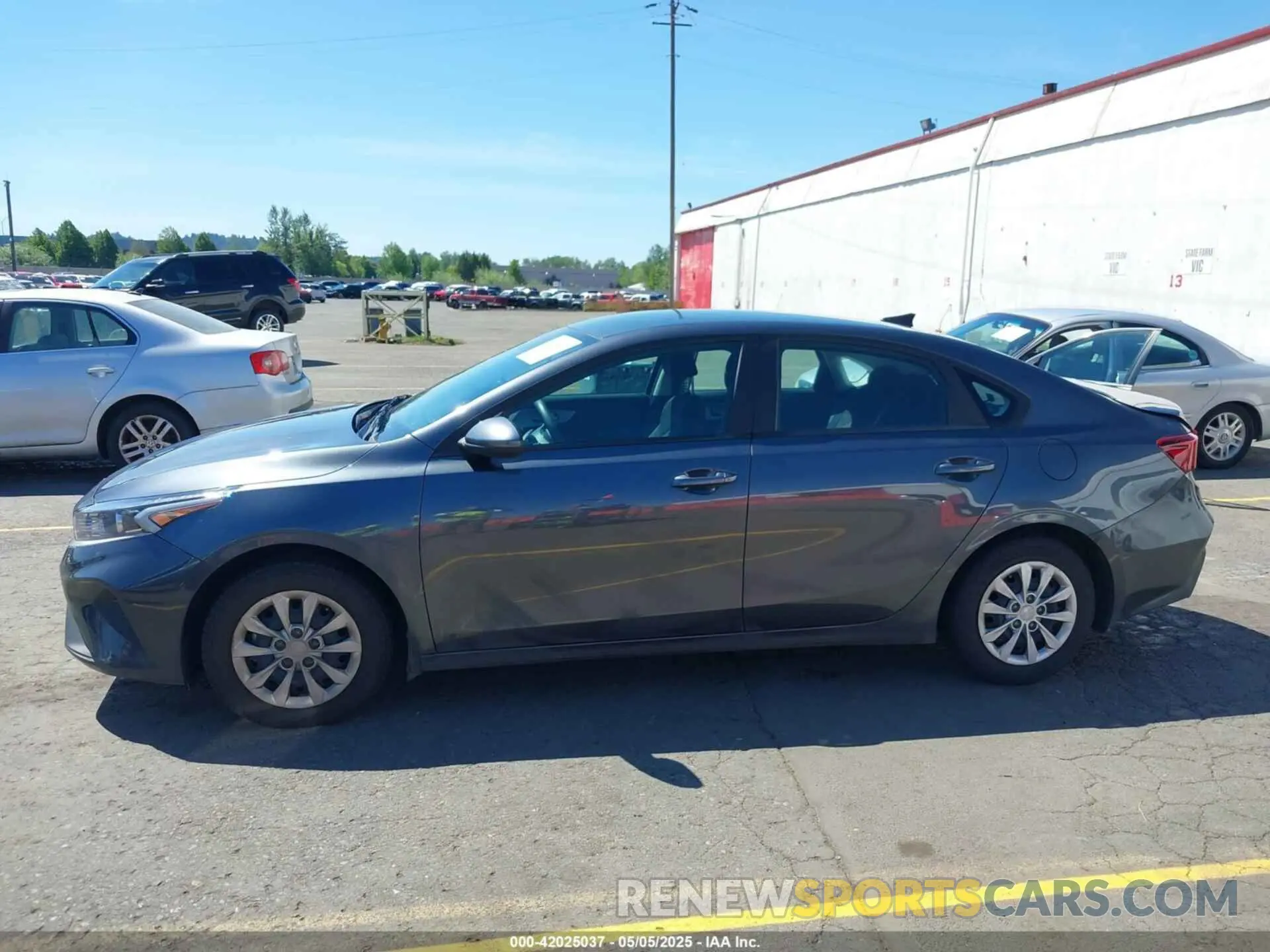 14 Photograph of a damaged car 3KPF24AD1RE695297 KIA FORTE 2024
