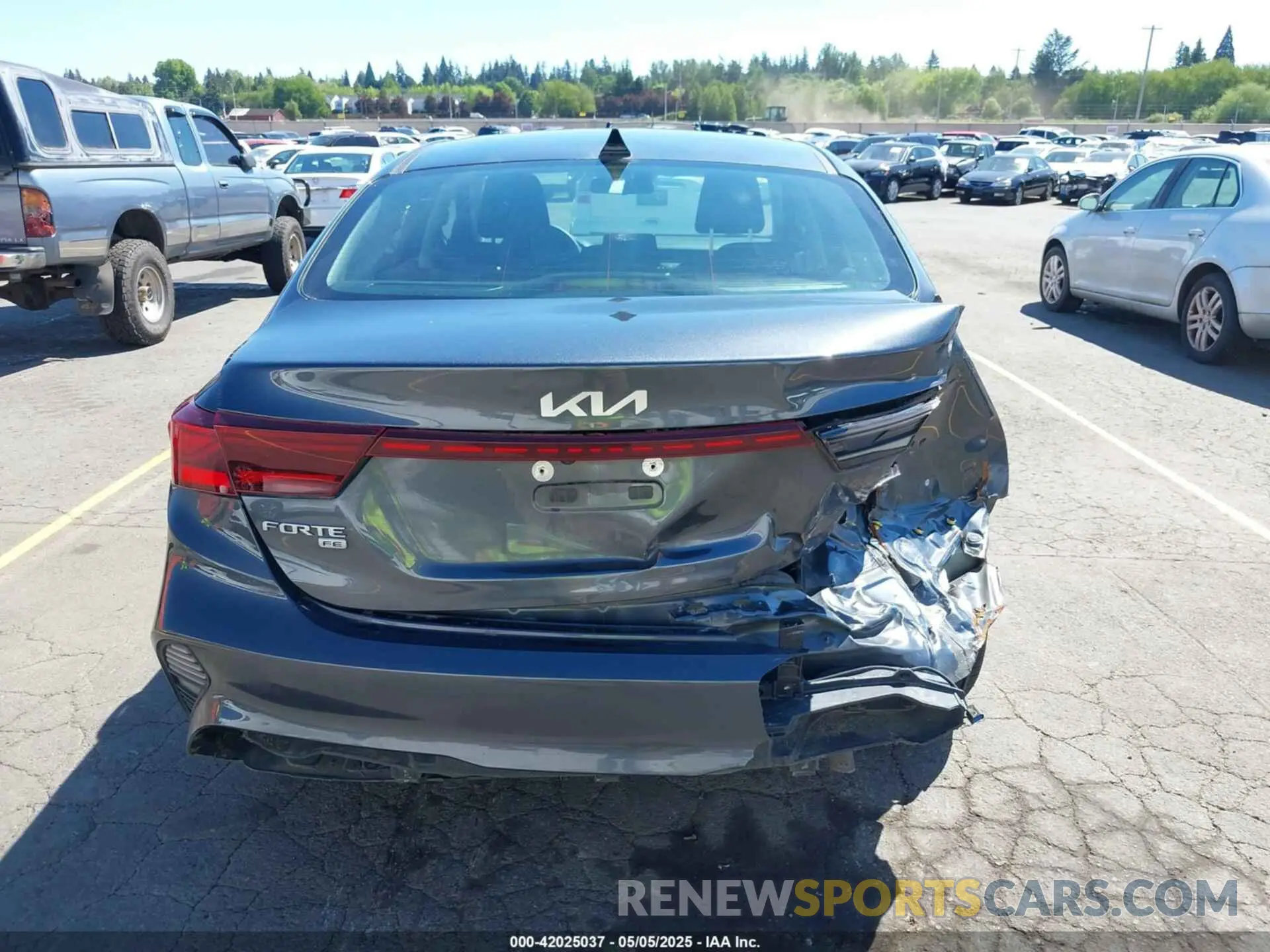 16 Photograph of a damaged car 3KPF24AD1RE695297 KIA FORTE 2024