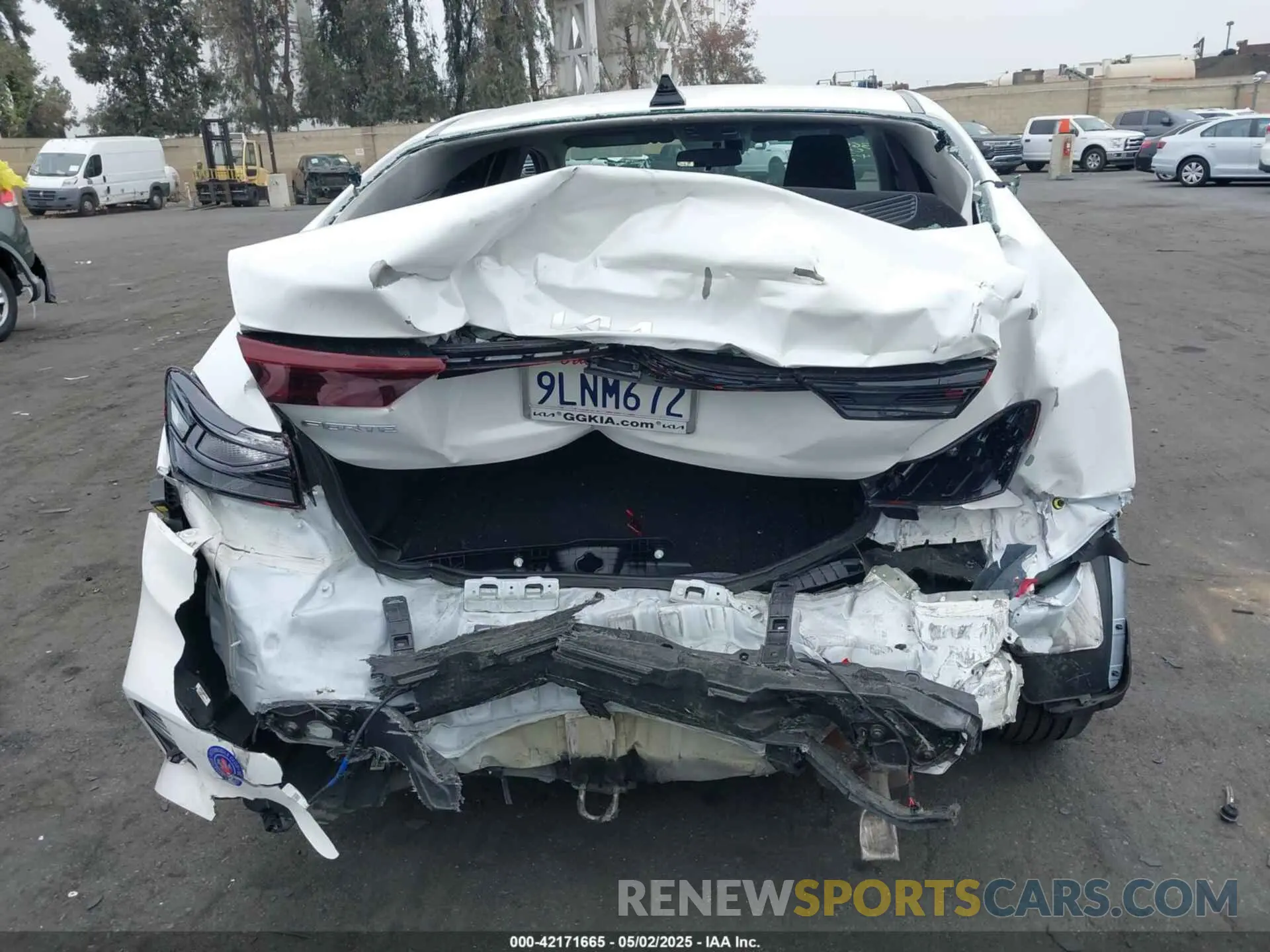 17 Photograph of a damaged car 3KPF24AD1RE708176 KIA FORTE 2024